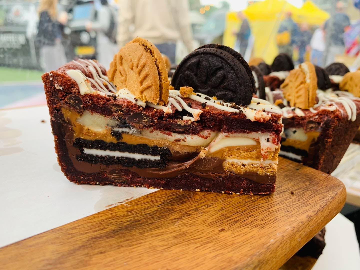 We’re full of delights on Newcastle’s Quayside today!
Check out our new Cookie Slice (Red Velvet, Biscoff & Oreo) 🤤, Almond & Choc Orange Battenberg and for the lovers of our Choc Orange Brownie we’ve got the pimped up version in a Brookie! 💚🌱
And if that’s not enough we’ve also got our TIRAMISU cake and a few slices of our BERTHA BOGTROTTER available 😅
See you soon 🥰
#vegannewcastle #newcastlefoodies #quaysidenewcastle #vegantreatbox #vegancakesandotherbakes #newcastlevegan #veganmarket #veganmarkets #veganbrownies #northeastvegans #thetreerooms