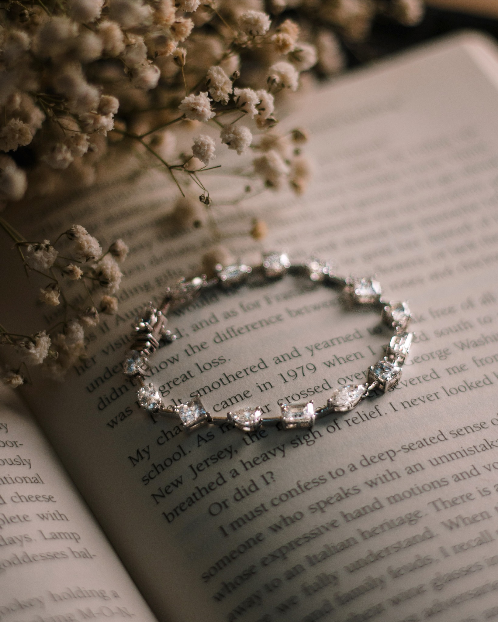 Plot twist: The most brilliant character in this book isn't on the page—it’s on your wrist.
📍Greyscorff, Glomac Galeria, A-2-9, Jalan 26a/70a, Desa Sri Hartamas, 50480 Kuala Lumpur, Wilayah Persekutuan Kuala Lumpur
📞Call/Whatsapp: 019-388 8187 wa.link/6fhwqy
🌐www.greyscorff.com
#customisedjewelry #customisedring #engagementring #weddingmalaysia #diamond #labgrowndiamond #labdiamond #customring #igi #gra #engagementring #engagementmalaysia #weddingbands #finejewelry #jewelrymalaysia