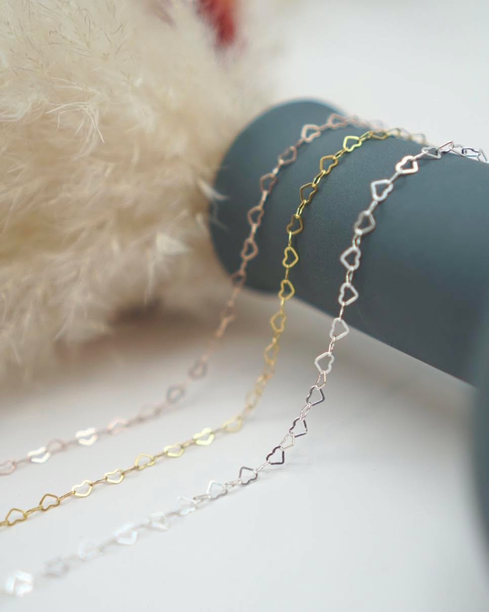 ✨ ApriLya Bijoux sera sur les marchés publics de Charlevoix ! ✨
Je suis heureuse de vous annoncer que vous pourrez me retrouver cet été et cet automne dans deux magnifiques marchés de la région ! 💖
📍 Marché public de La Malbaie (samedi)
• 20 juin 2026
• 4 juillet 2026
• 18 juillet 2026
• 8 août 2026
• 5 septembre 2026
• 3 octobre 2026
📍 Marché public de Baie-Saint-Paul (dimanche)
• 14 juin 2026
• 21 juin 2026
• 5 juillet 2026
• 19 juillet 2026
• 9 août 2026
• 16 août 2026
• 6 septembre 2026
• 4 octobre 2026