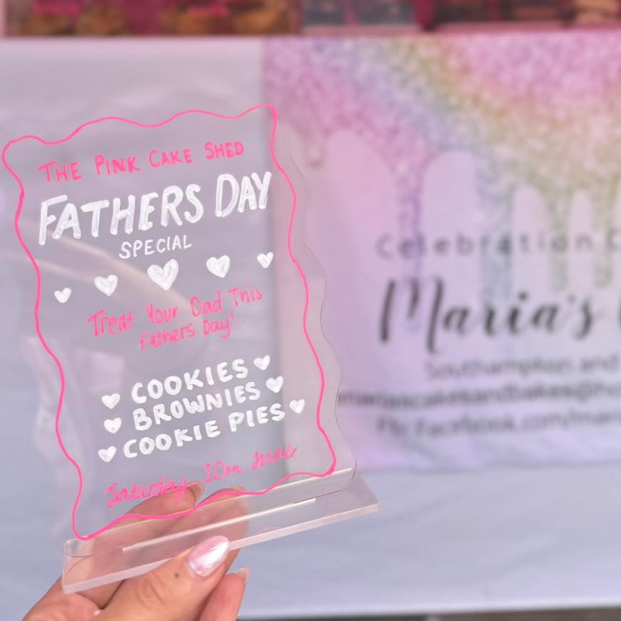 Father’s Day at The Pink Cake Shed 💙
Just a little update for Father’s Day weekend…
Unfortunately, there won’t be any Father’s Day pre-orders this year as I’ll be away. However, the good news is that Chloe will be opening The Pink Cake Shed, so you’ll still be able to pop by and pick up plenty of delicious treats for Dad! 🍪🧁🍰
The shed will be stocked with goodies to help make Father’s Day extra special.
📍 The Pink Cake Shed
🗓 Saturday 20th June
⏰ 9am–2pm
Thank you for your understanding, and a big thank you to Chloe for keeping things running while I’m away! 💕
#FathersDay #ThePinkCakeShed #SupportLocal #SweetTreats #FathersDayTreats #CakeShed #Cookies #Traybakes #SmallBusinessLove #HampshireBakes