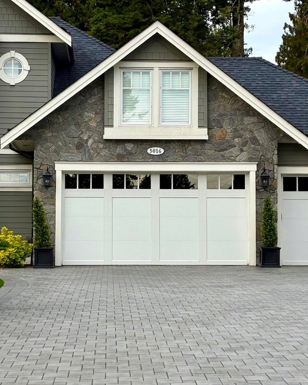 The outside of the garage has to look good but, being Friday, we’re only interested in the fridge inside the garage, the one you keep extra cold because there’s really only one thing in it…🍺🍺🍺 #masonry #masonrywork #stone #stonework #stonemasonry #stonemason #beer #beerlovers