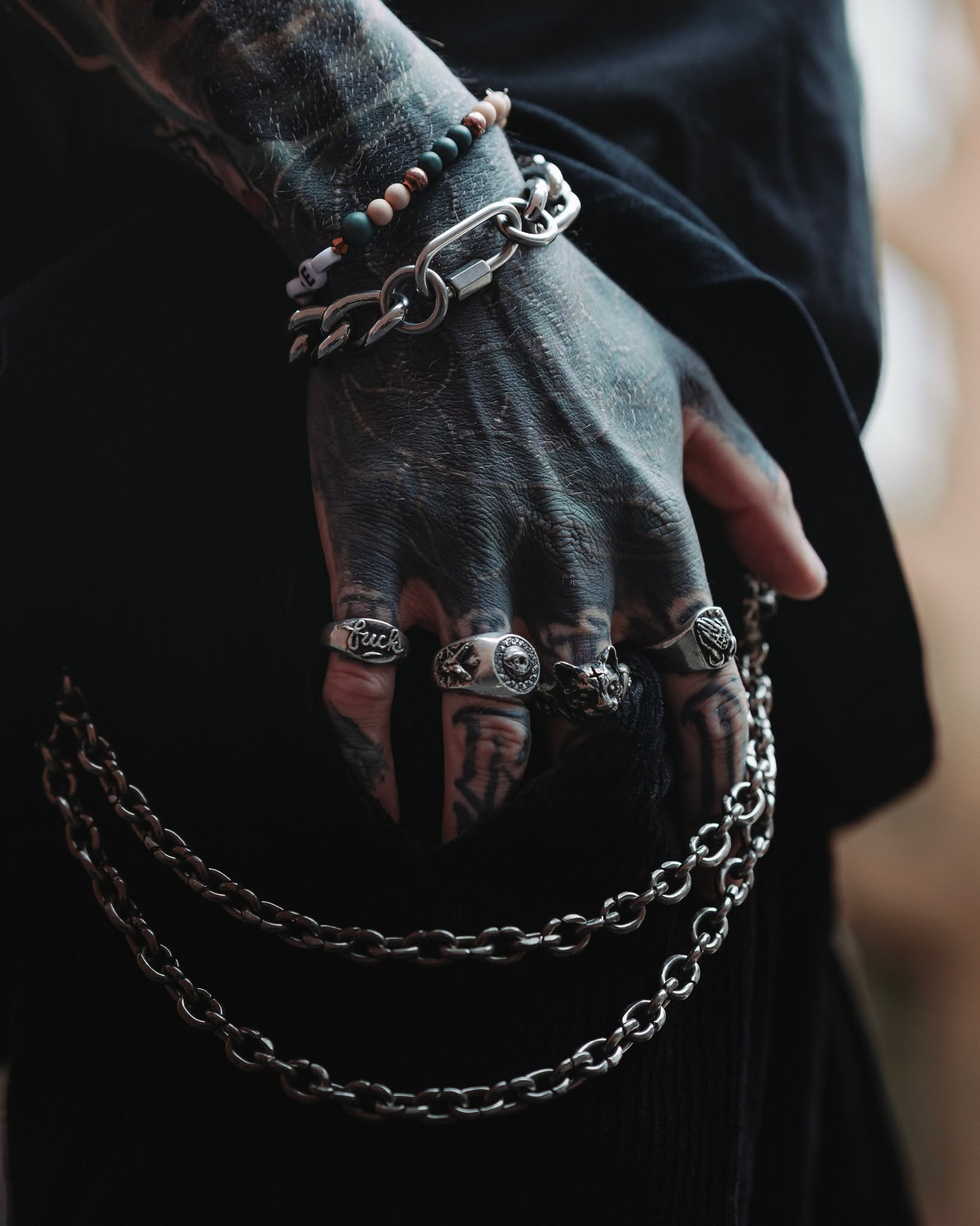 Heavy metal meets heavy ink. βοΈ @ohmmydays showing us exactly how a proper Iron Clan stack is done. Raw, unapologetic, and built for the bold.
Look closely at the details. Which piece from this stack catches your eye first? Drop your favorite in the comments below. π
πΈ: @mutedvisions_imagery
__
#IronClanJewelry #IronclanRings #MensJewelry
#TattooAndJewelry #SilverRings