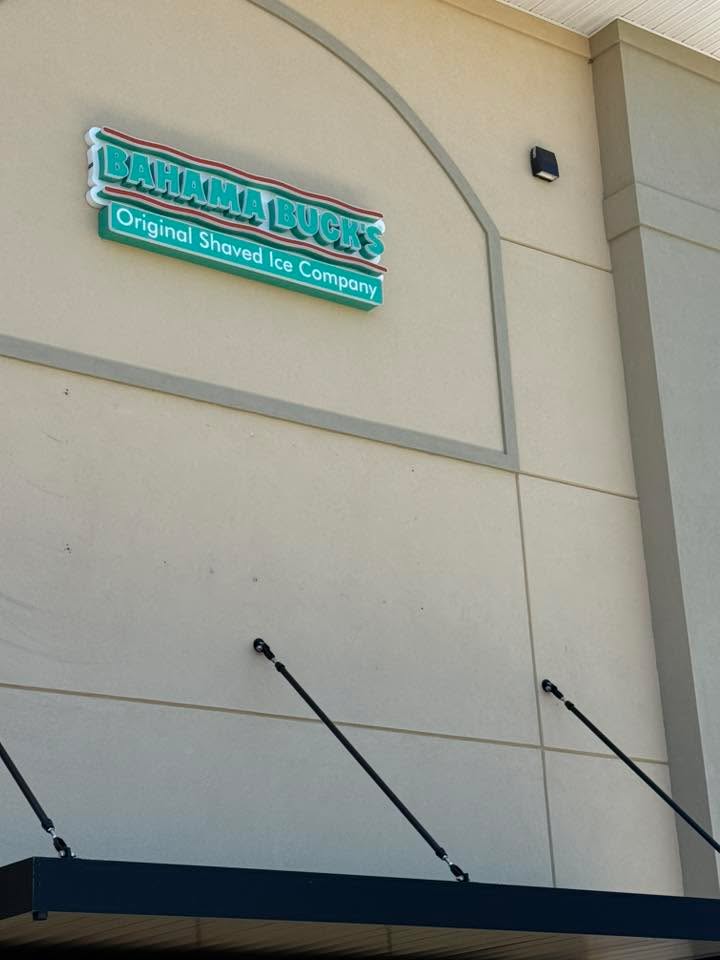 Stopped by Bahama Buck’s in Waldorf today and met the owner. Good people, great service, and the smoothie was on point. If you’re in the area, show this local business some love. 🌴🥭