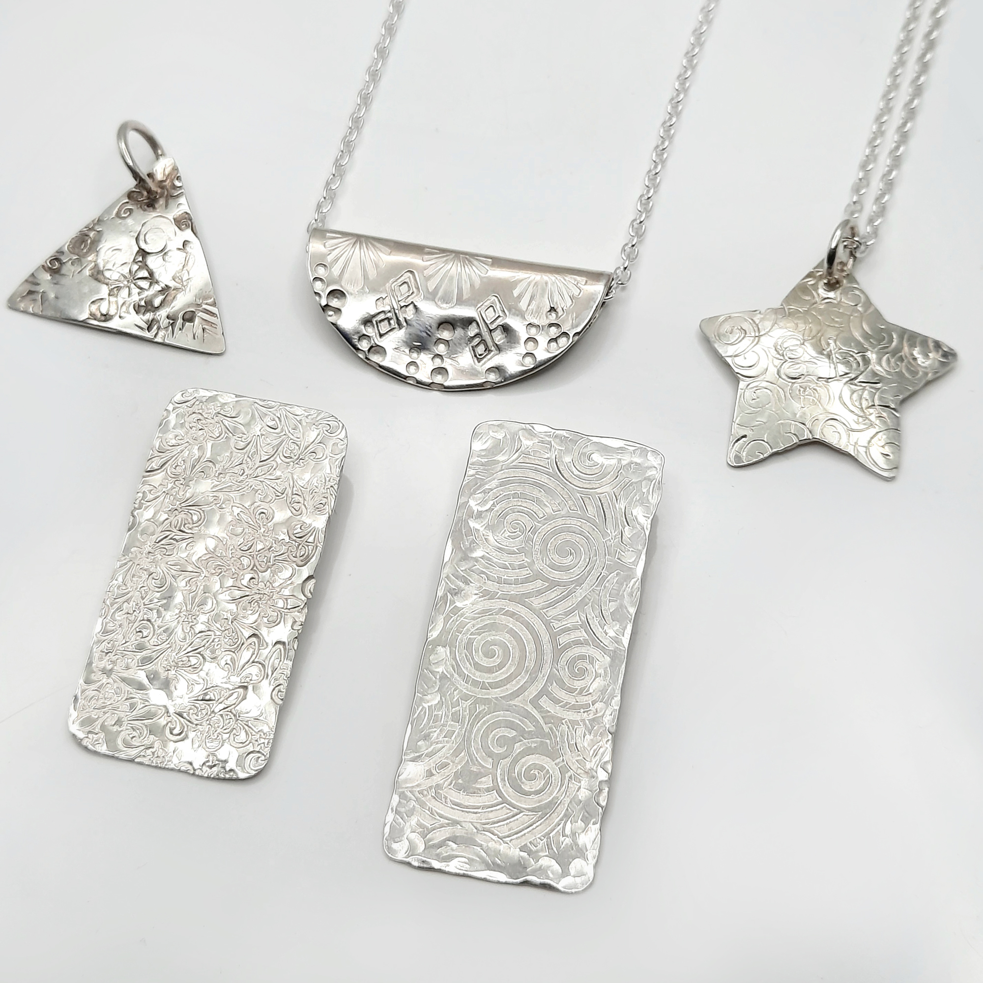 These sparkly pendants are the result of a workshop, designed specifically for a group of mums and daughters. It was a half-day (4-hour) pendant workshop. Students created unique pendants in sterling silver, using texturing techniques, some with tricky cut-out shapes and one with stamps and folding. I'm sure these pieces will be worn with pride. It was a great group of fun creatives. 👏
.
.
.
#silverpendant #silverpendants #jewellerymaking #learnanewskill #creativelifestyle #creativepeople #aussiesmallbusiness #illawarra #jewelleryworkshop #creativeworkshop #uniquejewellery #ydjewellerydesigns