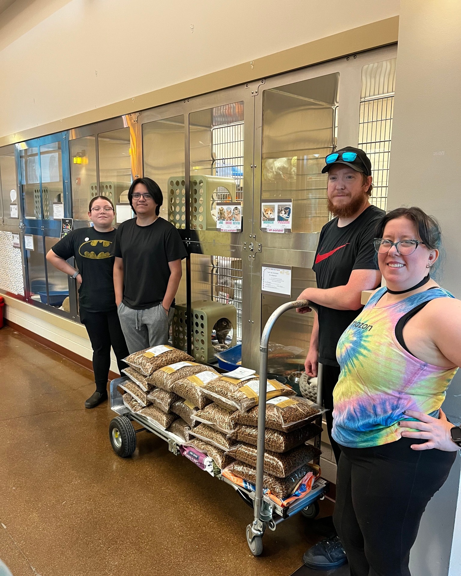 We are so grateful to our Amazon volunteer group for coming out to visit our shelter again this week! These days are always a blast for our residents, and a great chance for our volunteer groups to have a little one-on-one bonding time with our pups and cats while lending a helping hand ❤