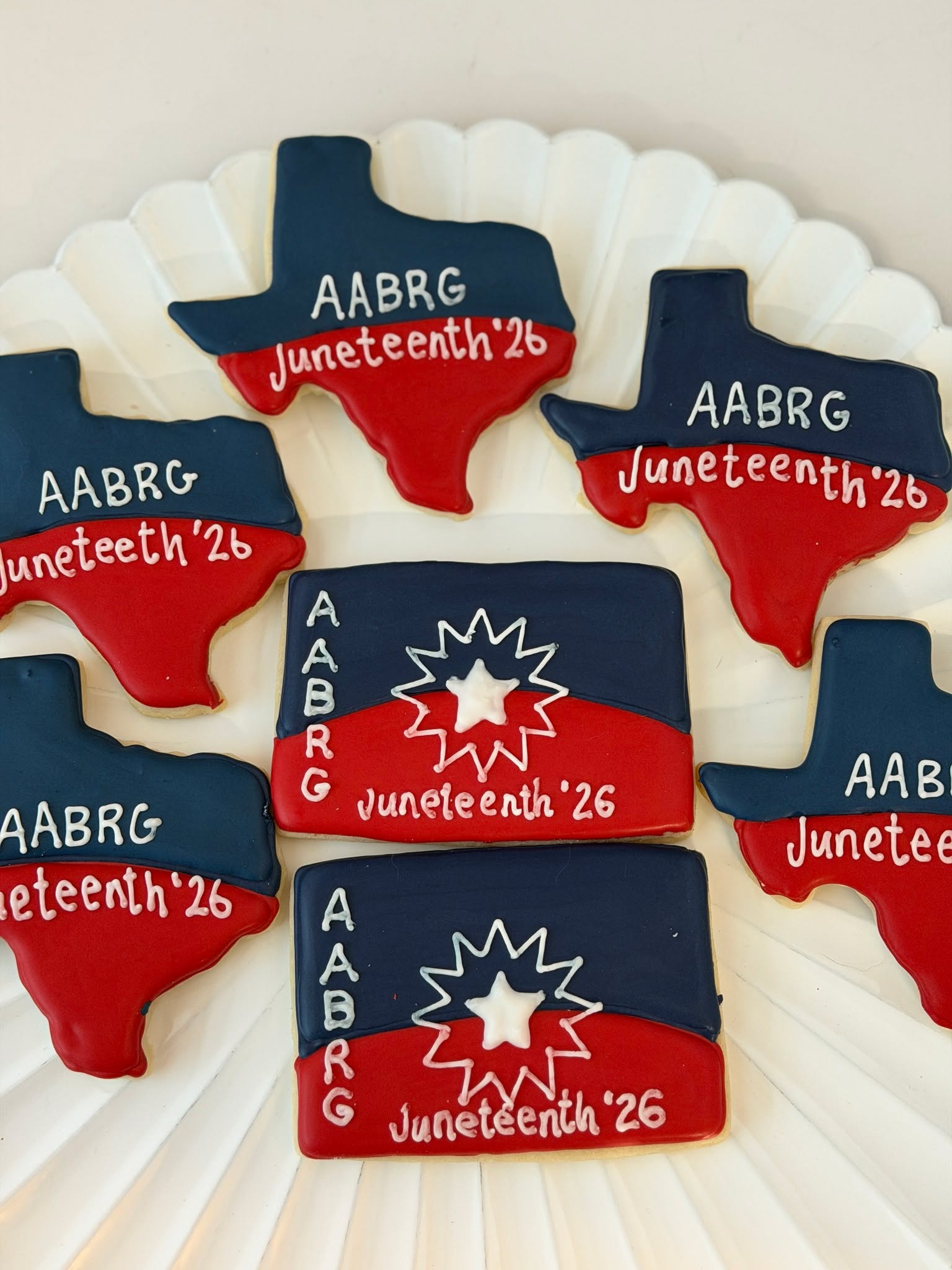 Juneteenth—a portmanteau of "June" and "nineteenth"—is the oldest nationally celebrated commemoration of the end of slavery in the United States. It marks the day in 1865 when federal troops arrived in Galveston, Texas, to ensure all enslaved people were freed, more than two years after the Emancipation Proclamation.
Though President Lincoln issued the Emancipation Proclamation on January 1, 1863, it was unenforceable in Confederate-controlled areas. It wasn’t until June 19, 1865, that Union Major General Gordon Granger arrived in Texas to read "General Order No. 3," finally enforcing the freedom of 250,000 enslaved Black Texans.
Juneteenth, june19, freedom,customsugarcookies