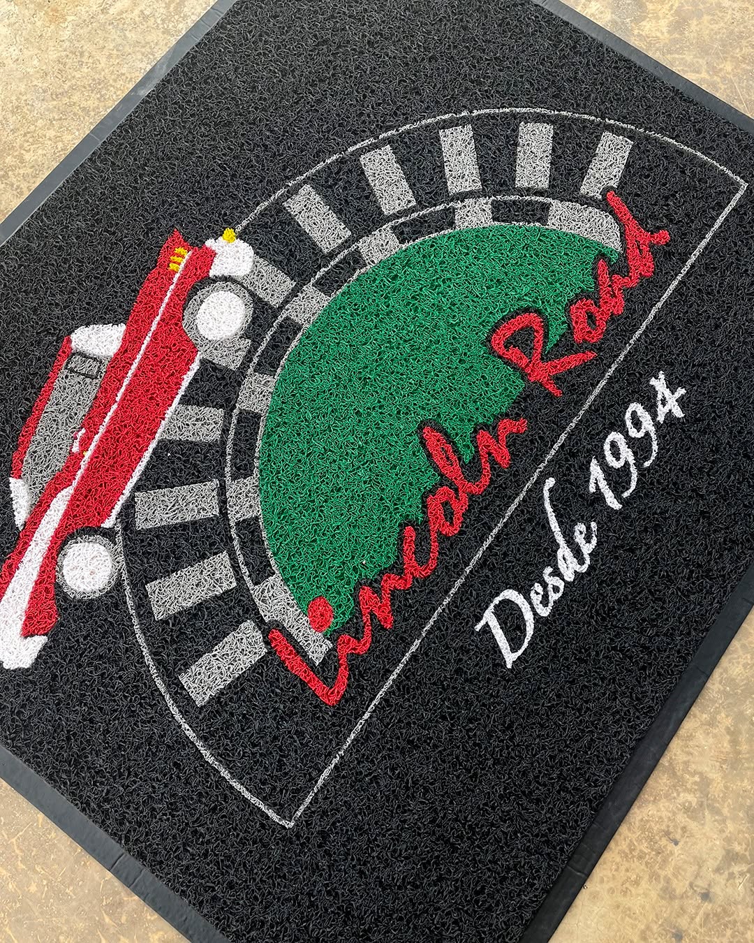 Protege y decora con Supermat™.
#alfombras #tapetes #alfombraspersonalizadas #alfombrasconlogo #entrancemats #logomats #supermat #supermat500