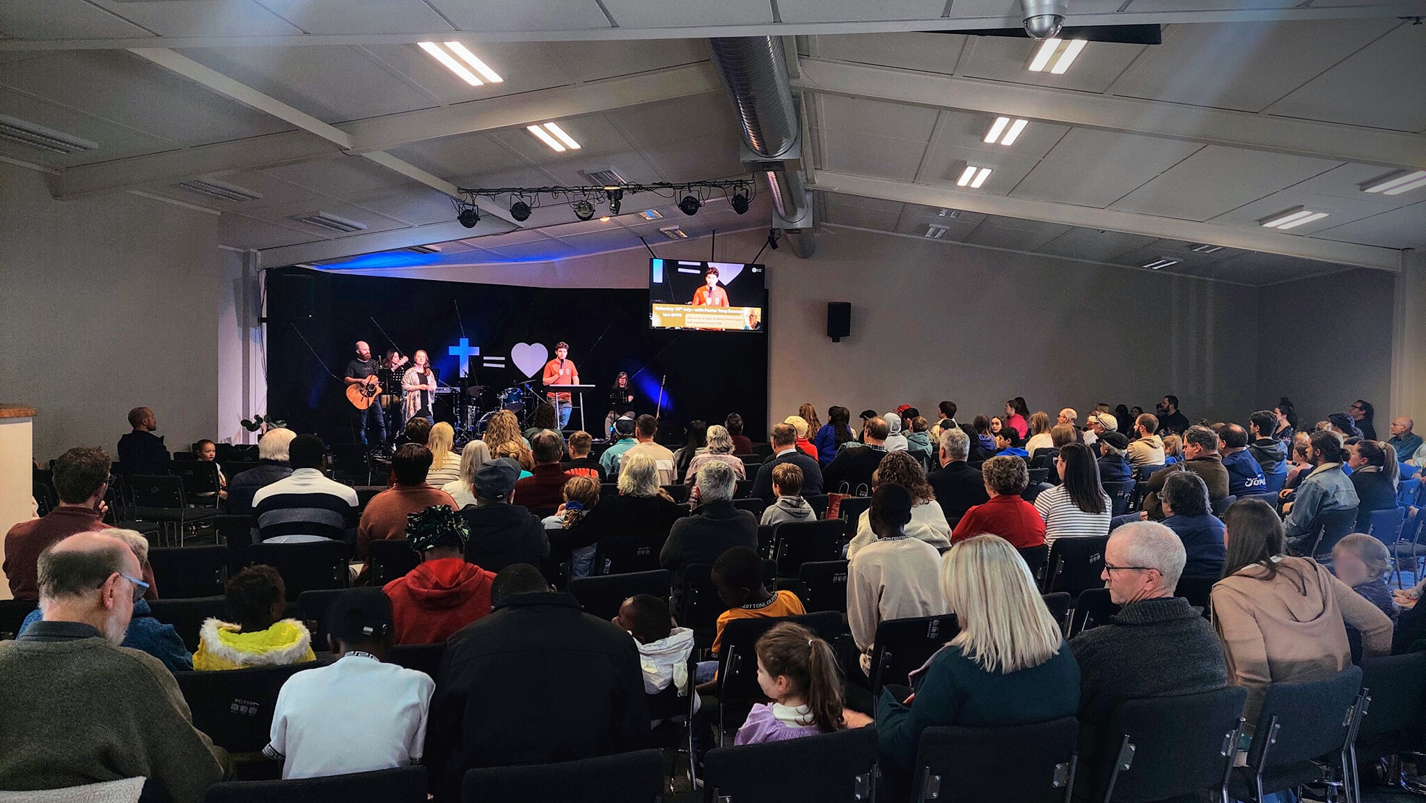 We’d love to welcome you to church this Sunday! 😊 Come along for fellowship and be encouraged as Matt continues our James series.
☕ come along from 10am for a hot cuppa and catch up before church
✨ service begins 10.30am
👫 no kids church over the school holidays - so bring along a few colouring pencils! 🖍️✏️ We'll provide some colouring sheets!
See you soon! ✨