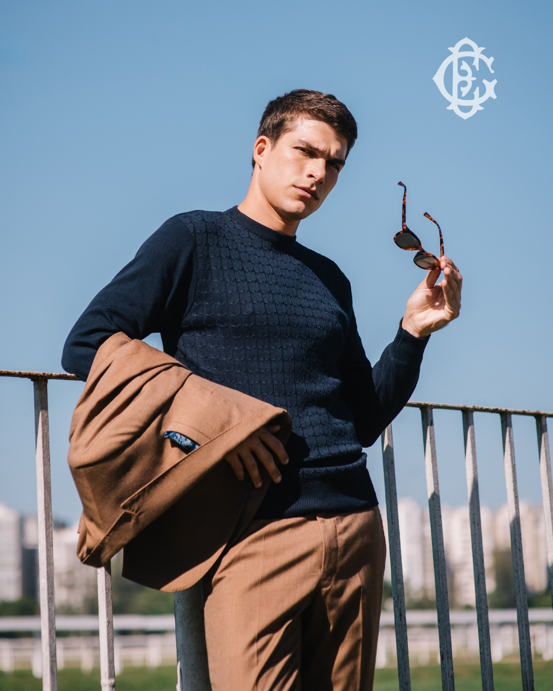 Os eventos de inverno pedem atenção aos detalhes.
Pullovers, camadas bem construídas e trajes sob medida ajudam a compor um visual elegante e adequado para a estação.
Agende seu horário com o Eduardo e descubra as opções para os seus próximos eventos.
📞 +55 (21) 3322-6675 | 📱 +55 (21) 99988-1855
#EduardoGuinle #EG #TernoSobMedida #Alfaiataria #EstiloMasculino