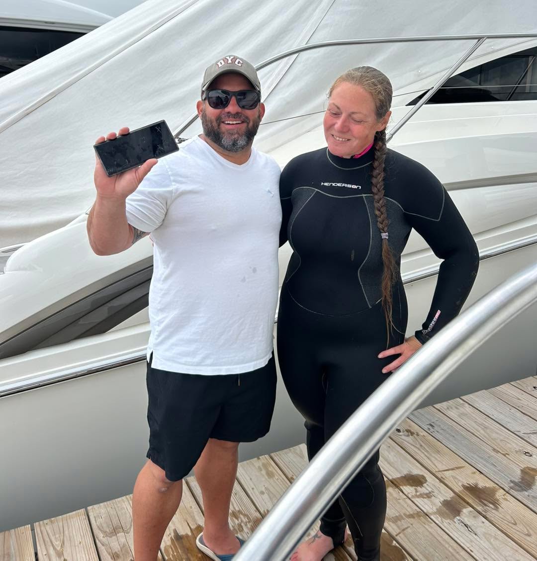 Finding Michael’s phone at the Detroit Yacht Club today. His phone went missing and he was pretty sure it fell in the water last night, but he didn’t actually see it happen. I’m always a little skeptical when I hear things like that, but fortunately he was right and it was next to his boat. I’m glad I could find it for him!
.
.
#recoverydiving #lakestclair #greatlakesstate #detroitriver #stclairshores #clintonriver #harrisontownship #boattown #algonac #stclair #metrobeach #michiganboating #puremichigan #michiganmarinas #metaldetector #safeharbormarinas #boatmichigan