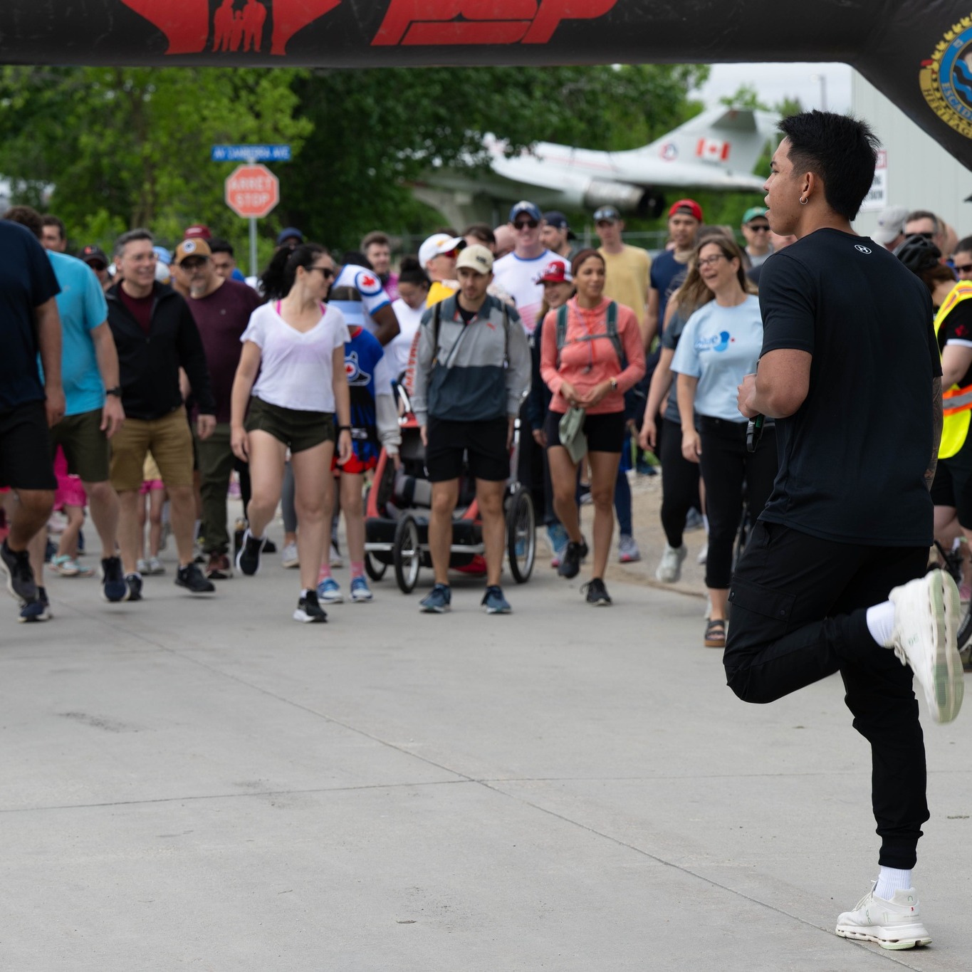 🏅 @rcafrun — Friday, June 5 at 17 Wing Winnipeg!
Runners and walkers hit the pavement for the 5KM and 10KM routes on a great morning out. After crossing the finish line, participants refueled with healthy snacks, took their shot at some exciting prizes, and kept the energy going with the RCAF Party Band live.
We also held a draw for the Unit Activity Grant (UAG), valued at $200 each. Congratulations to our winners:
- Dental
- 435 Sq
- RCAF Band
We also had $50 Canadian Tire gift cards drawn to 4 lucky winners:
- LCol Steve MacKinder
- Capt Darren Francis
- Sgt Sean Barker
- Sgt Ryan Hallman
Big thanks to everyone who came out to run, walk, and cheer. Swipe through for highlights from the day 👇
Follow @Voxair and @PSPWinnipeg on Facebook & Instagram to stay in the loop on what's happening next on base — and visit 17wingvoxair.com for more.
______________
🏅 Course de l'ARC — Vendredi 5 juin à la 17e Escadre de Winnipeg !
Coureurs et marcheurs ont pris le départ des parcours de 5 km et 10 km par une magnifique matinée. Après avoir franchi la ligne d’arrivée, les participants ont repris des forces avec des collations saines, ont tenté leur chance pour remporter des lots exceptionnels et ont continué à faire la fête au son de la fanfare de la RCAF.
Nous avons également organisé un tirage au sort pour les subventions d’activités d’unité (SAU), d’une valeur de 200 $ chacune. Félicitations à nos gagnants :
- Service dentaire
- 435 Sq
- Fanfare de la RCAF
Nous avons également tiré au sort des cartes-cadeaux Canadian Tire d’une valeur de 50 $ pour 4 heureux gagnants :
- Lcol Steve MacKinder
- Capt Darren Francis
- Sgt Sean Barker
- Sgt Ryan Hallman
Un grand merci à tous ceux qui sont venus courir, marcher et encourager les participants. Faites défiler pour découvrir les moments forts de la journée 👇
Suivez @Voxair et @PSPWinnipeg sur Facebook et Instagram pour rester informés des prochains événements sur la base — et rendez-vous sur 17wingvoxair.com pour en savoir plus