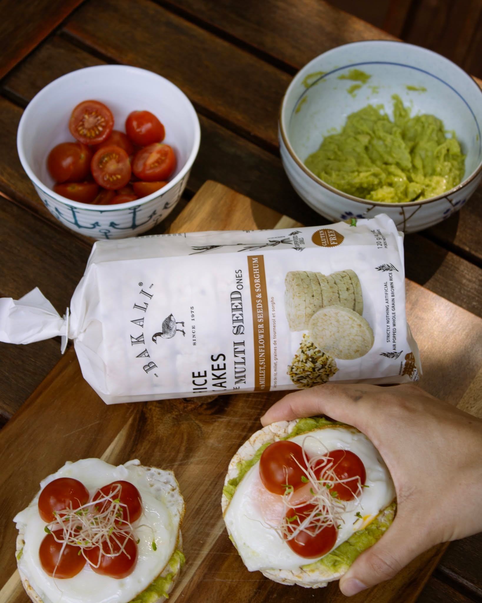 Whether you're on the move or taking a break, Bakali Rice Cakes make every snack moment better🚶♀️☕ #SnackAnywhere #Bakali