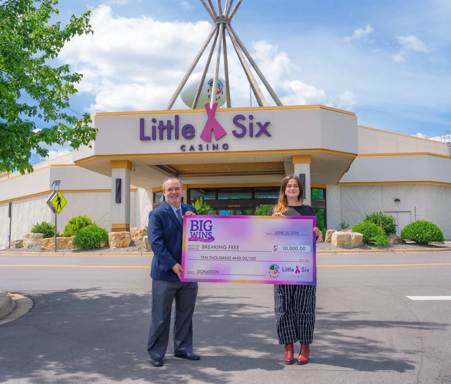 We are incredibly grateful to Little Six Casino for their generous $10,000 donation in support of Breaking Free’s mission.
This meaningful contribution will directly support our work as a Minnesota nonprofit serving survivors through our healing-centered services, and funding critical resources for individuals and families impacted by exploitation and human trafficking.
Community partnerships like this make a lasting difference. Little Six Casino’s investment in survivor support, nonprofit services, and community impact helps create pathways to stability, independence, and long-term healing.
Thank you, Little Six Casino, for your generosity and commitment to giving back to the community. Your support strengthens our mission and helps us continue providing life-changing services to everyone that we serve.
#BreakingFree #LittleSixCasino #SupportSurvivors #CommunityImpact #MinnesotaNonprofit