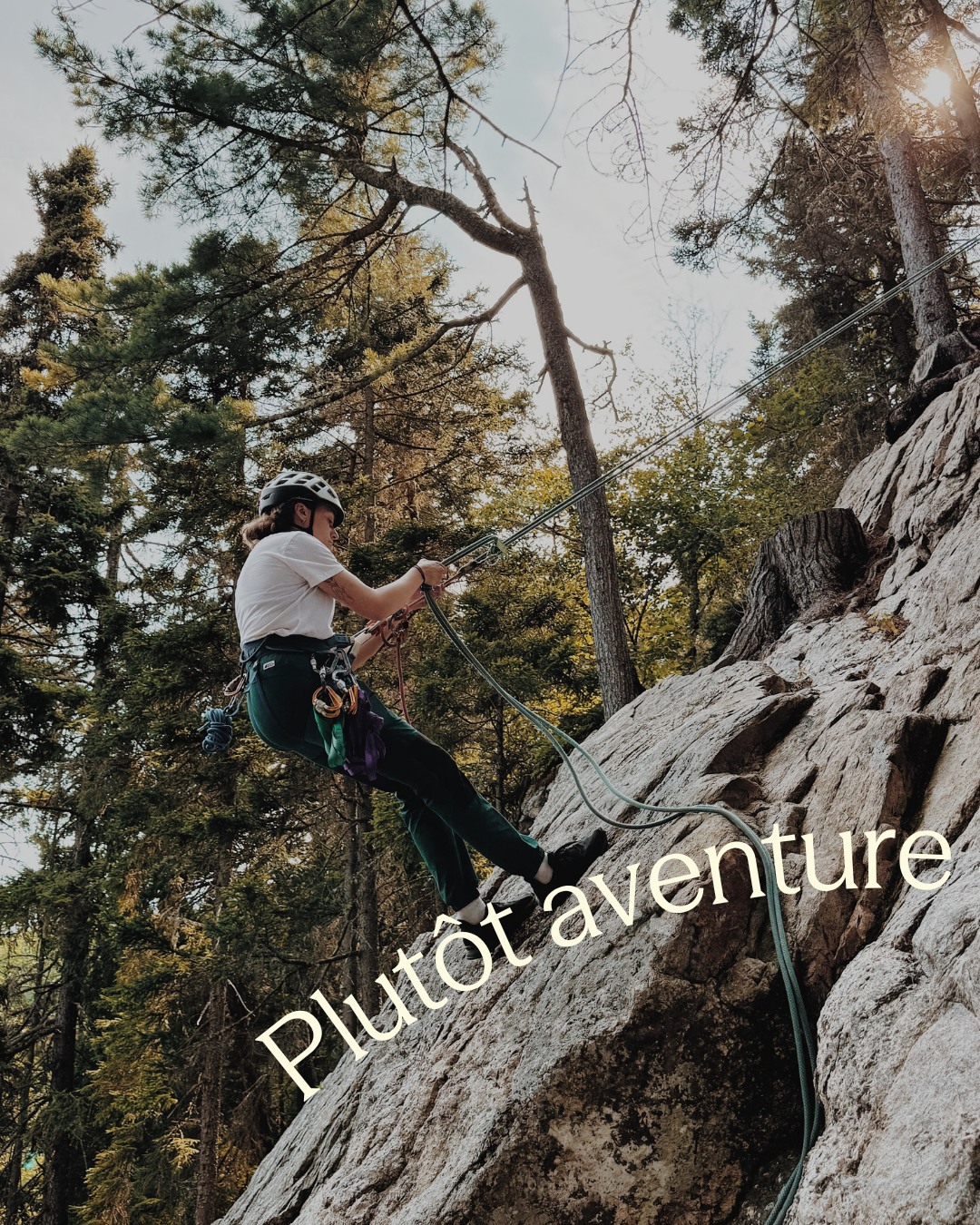 ☀️ Les journées d’été ont ce petit quelque chose de magique. Elles t’invitent à ralentir, à respirer un peu plus profondément et à profiter pleinement de chaque instant.
Entre l’appel de l’aventure et le besoin de détente, l’été se vit à ton rythme. Peut-être que tu te retrouves au sommet d’un sentier, les pieds dans le sable, à flâner dans un village, à grimper toujours plus haut ou à rire autour des jeux d’eau.
Et toi, tu es plutôt team aventure ou team détente cet été?
@explorewithalexe