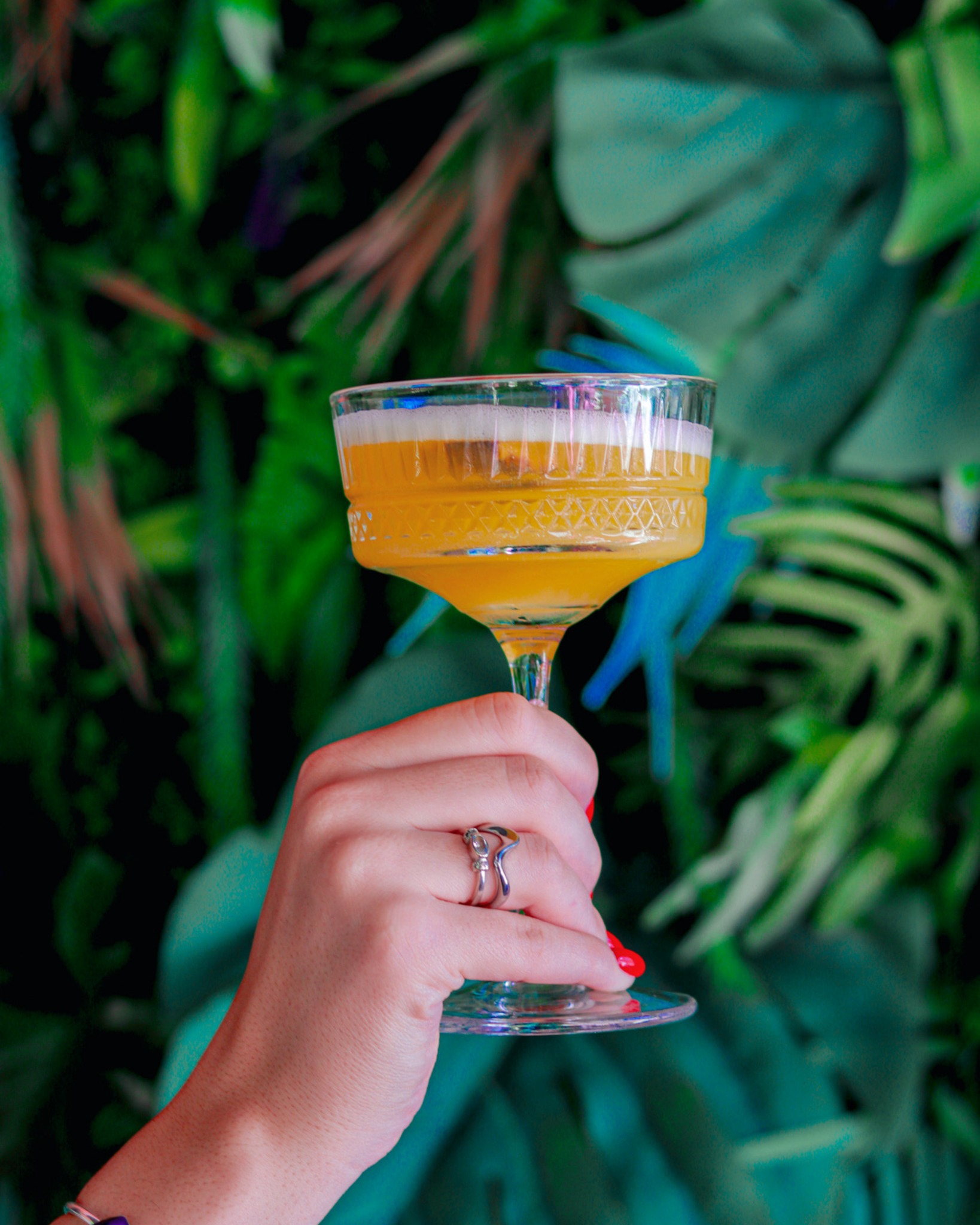 Golden hour in a glass. 🍹🌿
Fresh, smooth, and made to match the summer mood at 3 Wise Monkeys.
Sip with us in Assos from 14:00. 🙈
#3wisemonkeys #assos #kefalonia #cocktails #bar #restaurant