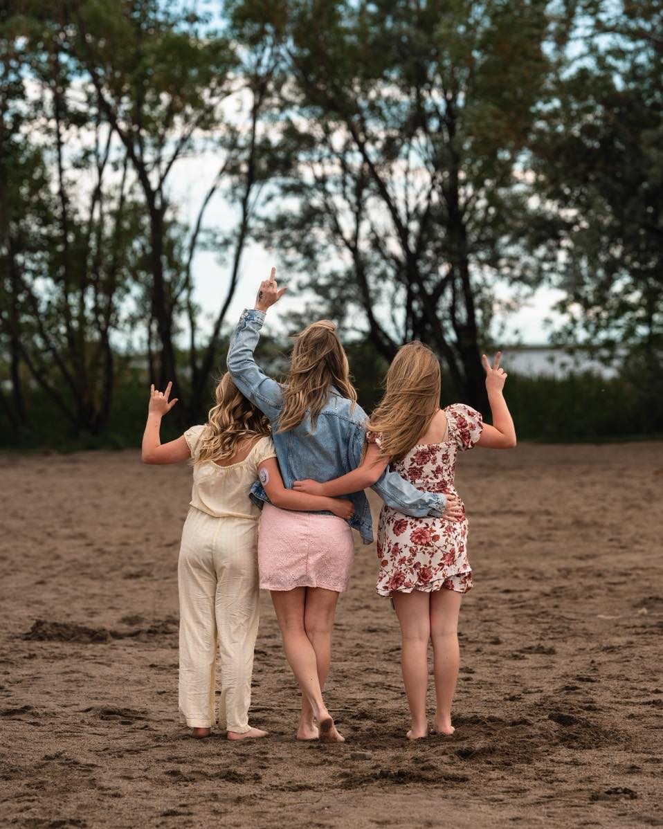 🇨🇦 Happy Canada Day! ❤️
Today we celebrate the beauty of this country, the people who make it feel like home, and the moments that bring us together. Wishing everyone a day filled with laughter, adventure, and memories with the ones you love.
From my family to yours, have a safe and wonderful Canada Day! 🍁
#HappyCanadaDay #CanadaDay #OhCanada #TrueNorthStrongAndFree #CelebrateCanada #CanadaProud #SouthernAlberta #YQL #Lethbridge #LethbridgePhotographer #YQLPhotographer #FamilyMoments #SummerMemories #MeganKelseyPhotography