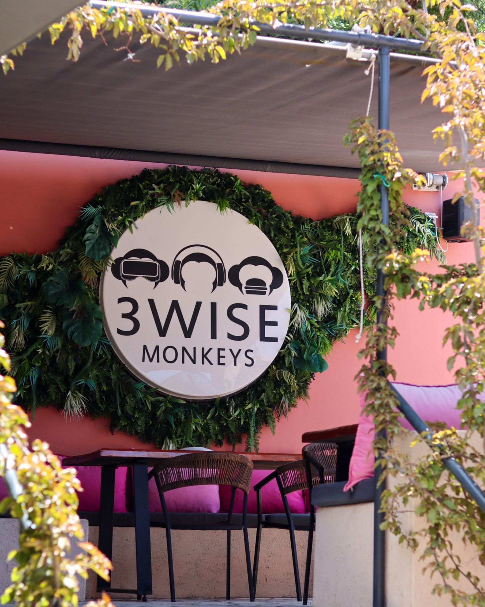 Hidden among greenery, colours, and summer light. 🌿🩷
The garden at 3 Wise Monkeys is your little escape in the heart of Assos — perfect for cocktails, food, and relaxed island moments.
#3wisemonkeys #assos #kefalonia #restaurant #bar