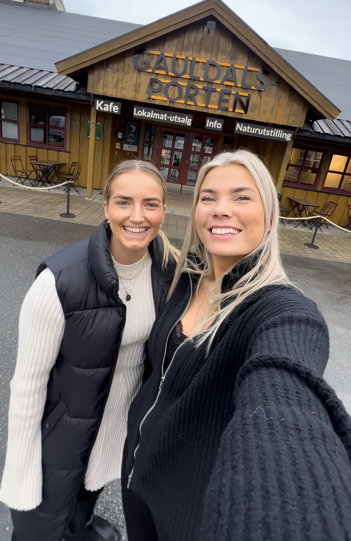 👊 Lørdag 15. august kan du trene sammen med Åshild Engesmo og Frida Stensland.
Det skjer på Bjørgen treningssenter. Det blir muligheter for ei real treningsøkt, goodiebags og herlig stemning!
🗓 Hold av datoen, påmelding kommer i starten av august. Begrenset antall plasser, her blir det førstemann til mølla!
👉 Les mer på spirher.no