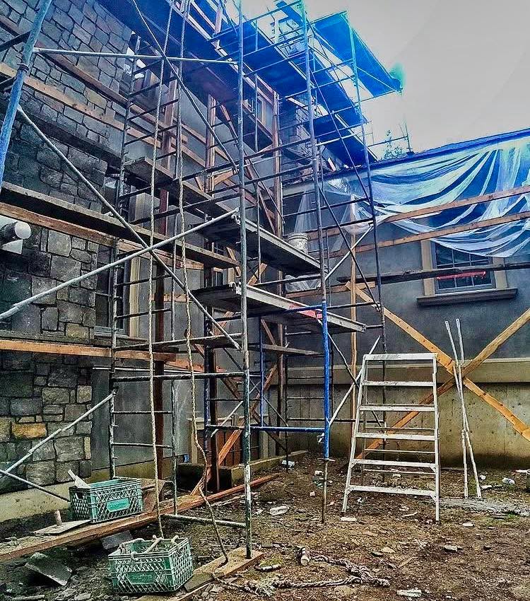 Sure, Monday is back to the grind and everything seems overwhelming and chaotic but soon it will be Tuesday morning and everything will seem overwhelming and chaotic, then Wednesday morning and still overwhelming and chaotic. Well, good game yesterday… #stonemasonry #masonry #stonework #customhomes #stone #veneer #stoneveneer