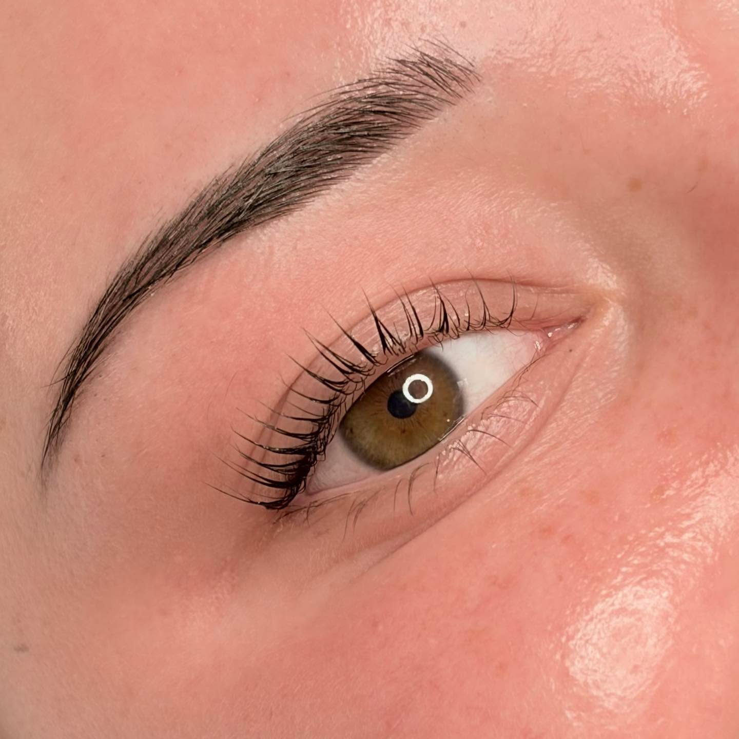Yumi lashes are the perfect way to make your eyes pop ✨
How beautiful is this before and after, lashes done by Jadana 🌸
#beauty #yumilashes #beautyclinic #embellirnz