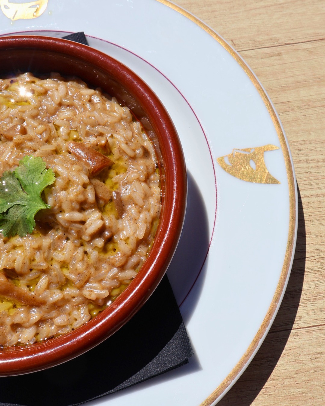 🍄✨ Cremoso, intenso y lleno de sabor. Nuestro risotto de setas es la excusa perfecta para escaparte a comer rodeado de naturaleza.
👉 ¿Cuándo vienes a probarlo?
🍄✨ Cremós, intens i ple de sabor. El nostre risotto de bolets és l'excusa perfecta per regalar-te una pausa envoltat de natura.
👉 Quan vens a tastar-lo?
🍄✨ Creamy, rich and full of flavour. Our mushroom risotto is the perfect excuse for a relaxing meal surrounded by nature.
👉 When are you coming to try it?
#FoodLovers #MushroomRisotto #TasteBarcelona