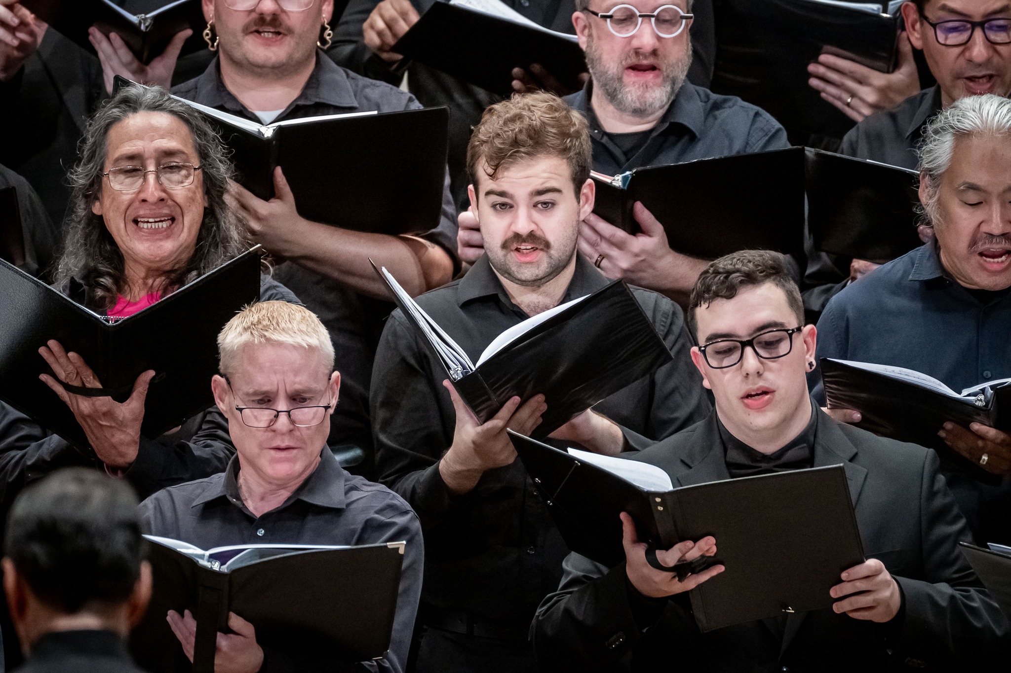 🎉 Congratulations to all who performed a vibrant and inspiring program of choral music at Carnegie Hall, featuring works by celebrated composers including Jake Runestad, Elaine Hagenberg, Kim André Arnesen, Rosephanye Powell, and Harold Arlen ✨
✨ Conductors: Paulo Gomes and Colt B. Ballou
🎹 Featured Artist: Jeremy Duck, Piano | Rozalia Bryła, Violin
🎻 Members of the New England Symphonic Ensemble
✨ Participating Choruses:
Clarum Sonum, Boonton, NJ (Rider Foster, Director)
Houston Camerata, Houston, TX (Paulo Gomes, Director)
Shrewsbury Chorale, Shrewsbury, NJ (Fiona Sutherland, Director)
Star City Chorus, Lincoln, NE (Colt B. Ballou, Director)
👏 Bravo to all performers! 🎶
Photo Credit: Mike Violago @violagophoto
See more photos: https://prints.violagophoto.com/
Password: forte1
#CarnegieHall #OntheMAP2026 #ChoralMusic