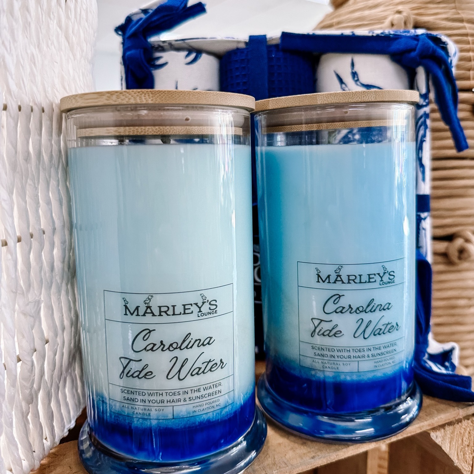 A little piece of the North Carolina coast, poured into every jar. Sand not included.
🌊 Carolina Tide — Fresh & Coastal
🛥️ Get On the Boat — Sunny & Tropical
🌾 Claytona Beach — Warm & Sophisticated
🤍 Sea Salt & Orchid — Clean & Relaxing
Which one are you taking home today?