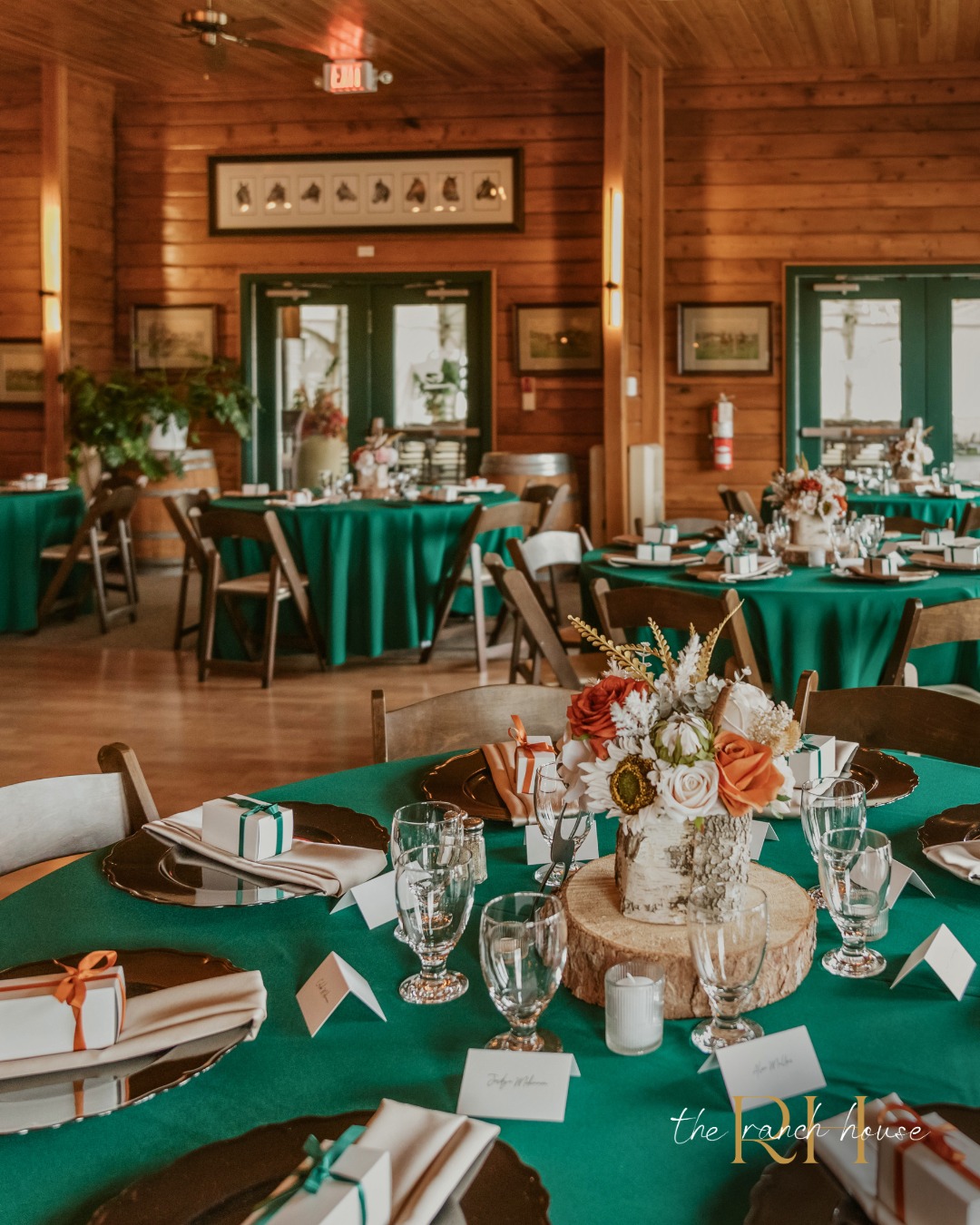 Every unforgettable event starts with the details ✨
It’s the little things that turn a gathering into a memory.
📸: @camerashy.ca
#weddingplanning #weddinginspo #weddingdecor #eventvenue #yyc