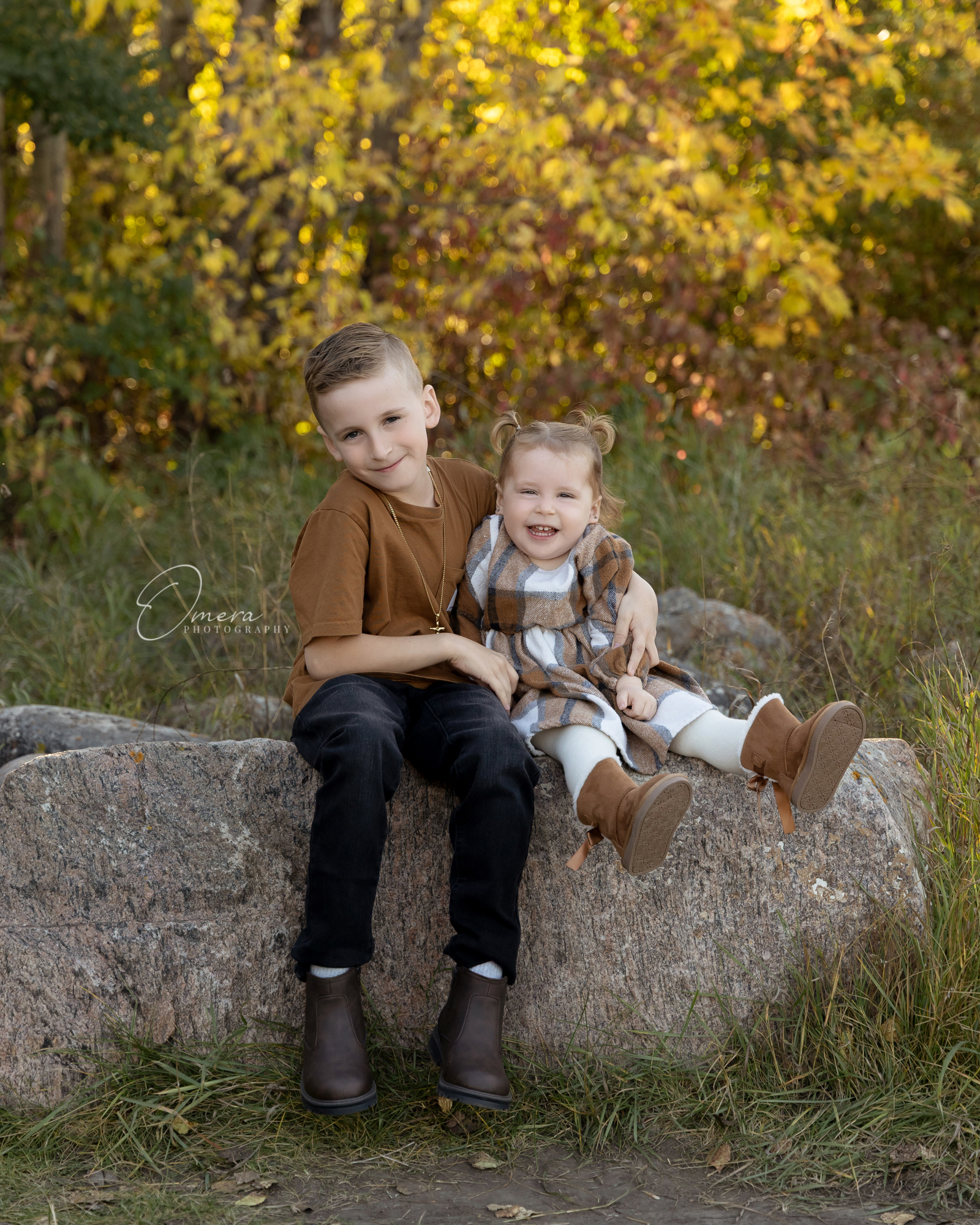 During family sessions (even during minis) I try to ensure I get a good mix of family photos, each child individually, sibling photos, and couple images. It think it is important to create a wide mixture of groupings and poses so that my clients have a variety to choose from.