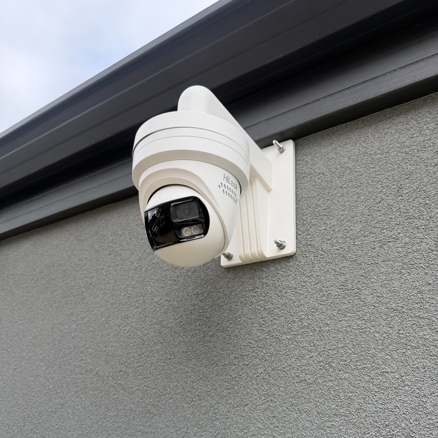 Sometimes, all you need is a single 180° camera to provide complete coverage of your home's front entrance.
This customer is taking advantage of the City of Joondalup Security Incentive Scheme, making it more affordable to install a high-quality CCTV system while helping to deter crime and provide valuable footage if an incident occurs.
It's a great way to improve your home's security, protect your family, and contribute to a safer local community.
#perthsecurity #securitycameras #perthcctv