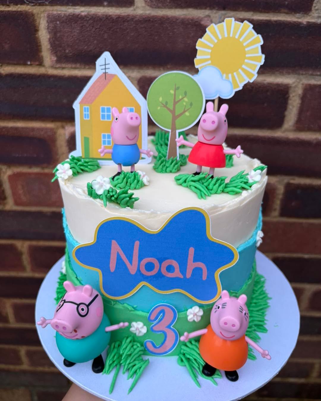 🐷💙 Oink-tastic birthday fun for Noah! This adorable Peppa Pig-themed cake was created to celebrate a very special 3rd birthday🎂🌈✨
#PeppaPigCake #PeppaPigParty #ThirdBirthday #3rdBirthdayCake #KidsBirthdayCake #CustomCake #BirthdayCake #ButtercreamCake #CakeDecorating #CakesOfInstagram #CharacterCake #BirthdayCelebration #SweetCreations #PartyInspiration #MadeWithLove