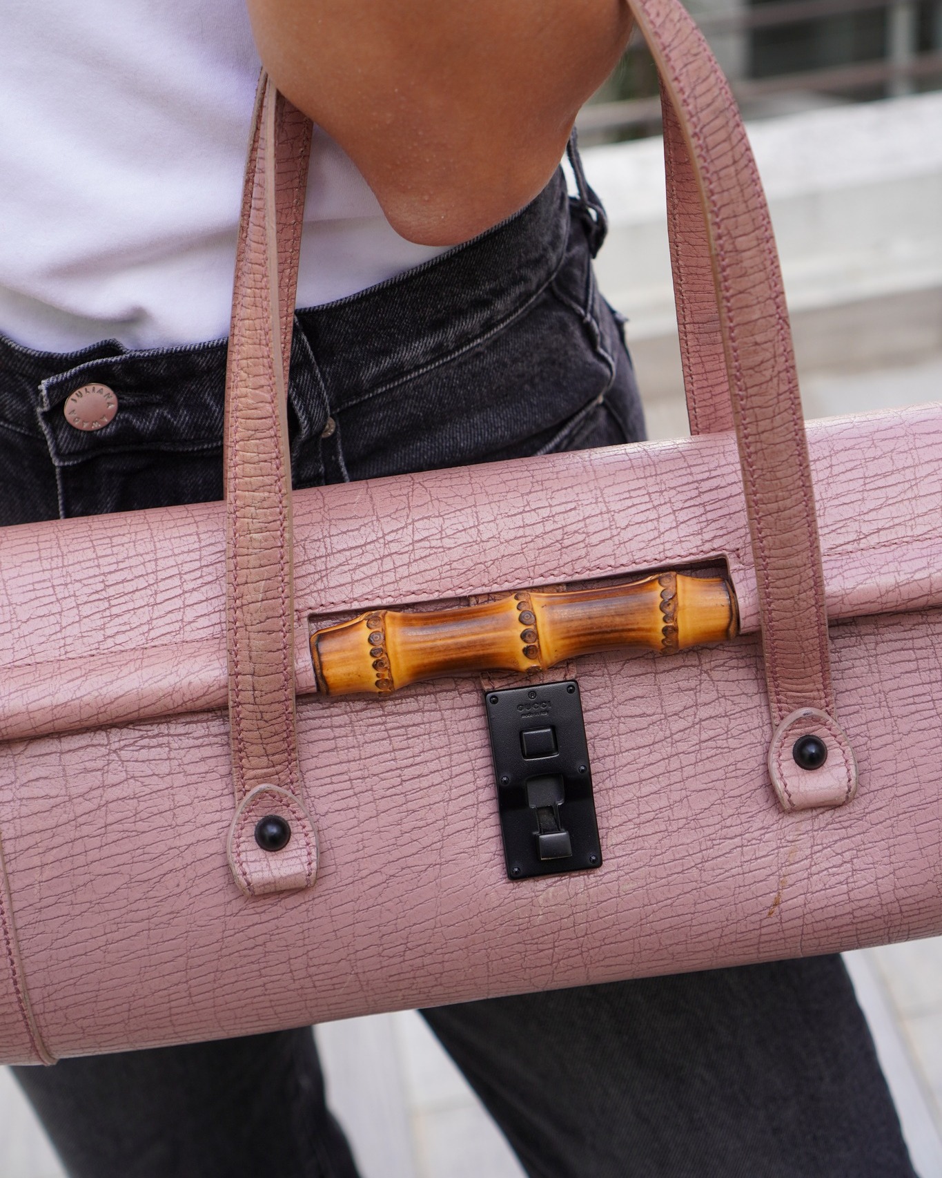 Su diseño icónico y el color la convierten en esa cartera que suma personalidad desde el primer momento 💗
No somos socios comerciales de las marcas consignadas.
#gucci #thecircleboutique #secondhand #luxurybags