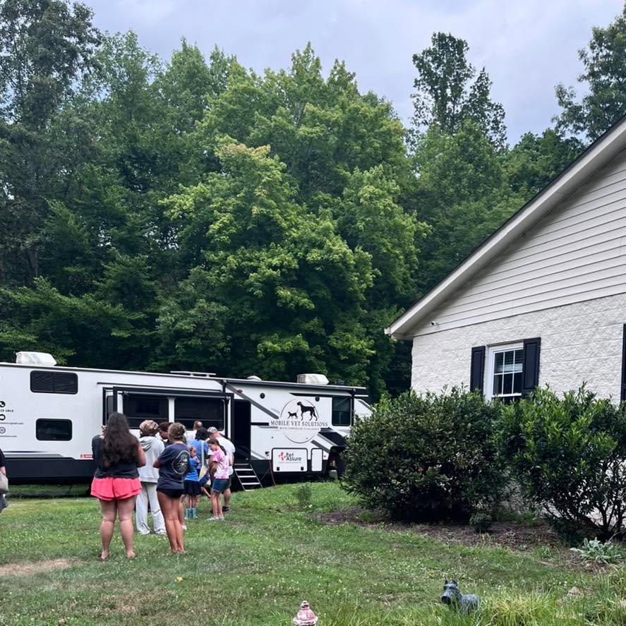 What a day!!
Huge thanks to Mobile Vet Solutions for coming to Fluvanna SPCA and altering over 50 animals today!
25 of those animals went straight into their adopted homes this evening!