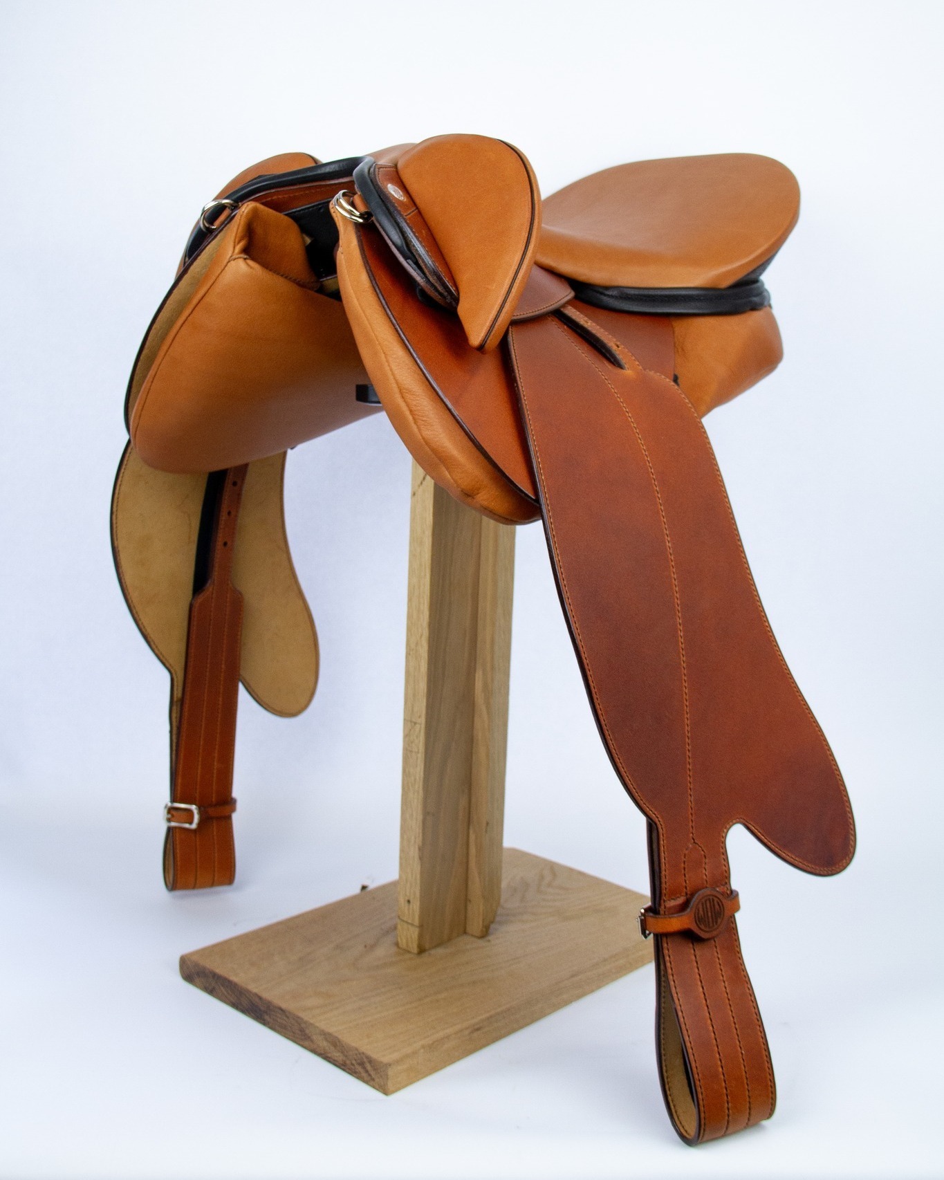 What if a saddle could be kinder to both you and your horse?
This custom WOW Stock Saddle with Western Teardrop Fenders is built with comfort at its core.
For your horse, it features our Flair air flocking system and a large bearing surface to help distribute pressure more evenly.
For the rider, the supportive wrap-around cantle and generous cup-shaped seat encourage a more natural pelvic position, providing support further back than many traditional saddles. The result is a secure, comfortable ride that's ideal for long hours in the saddle.
It's also an excellent option for riders with hip abduction issues. The seat design allows you to sit more on your derrier, opening the hips and helping to reduce strain on the gluteus medius, gluteus minimus and tensor fascia latae.
And then there's the finish... A mixture of Oakwood leathers, black facing and stitch with Style 602 on the Cantle infill. 💯