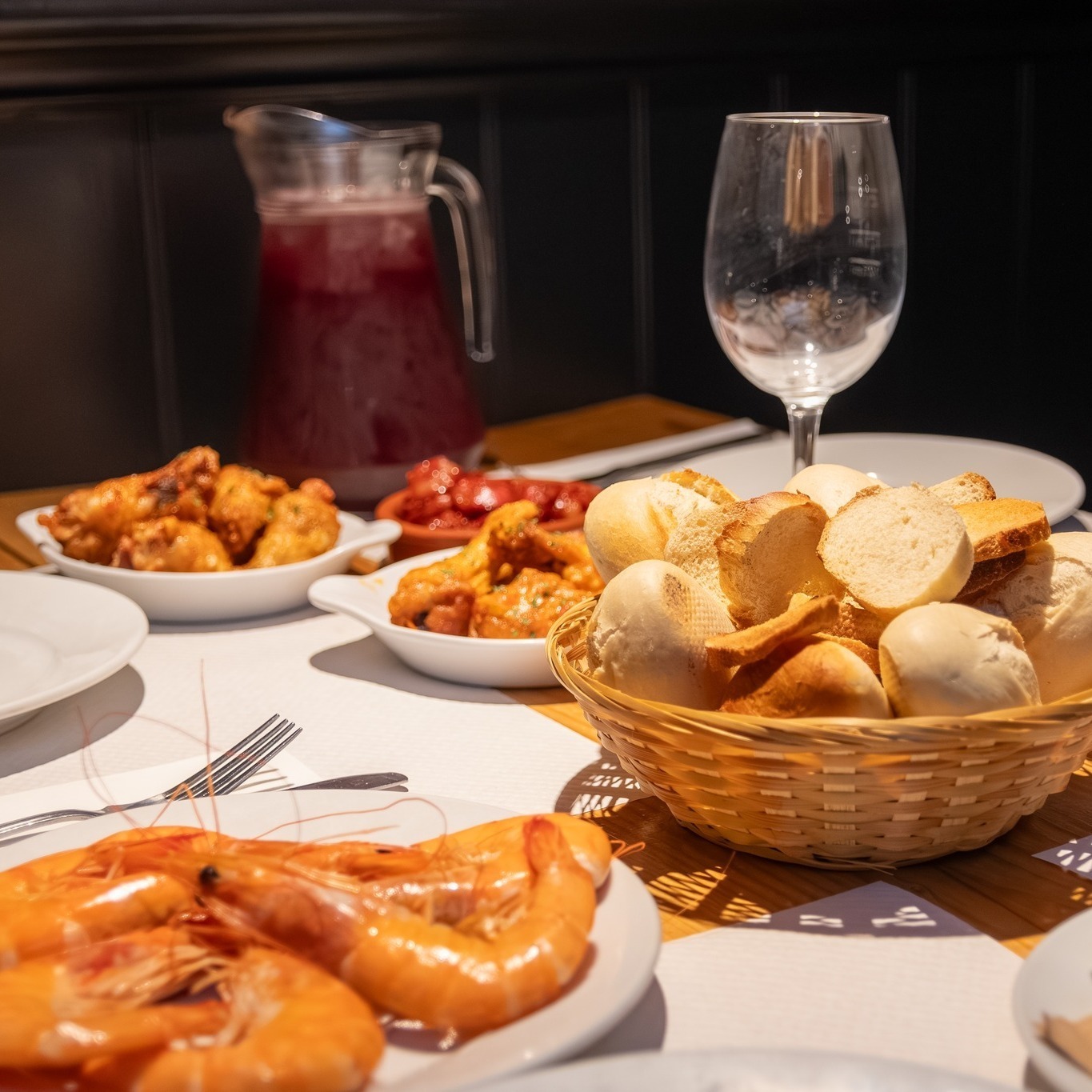🔥 SIZZLING HOT STONE STEAK #thetford
Cook your steak exactly how you like it — all you can eat! 🥩✨
🍽️ Special Menu 1 | £35.50pp
Starter + unlimited steak + sides + free-flow sangria/soft drinks
🍽️ Special Menu 2 | £37.50pp
All the above + mussels & king prawns starter
🥩 A La Carte
• Rump / Sirloin / Lamb — £22.50
• Fillet — £26.50
• Tomahawk — £45 solo / £50 share
👶 Kids: Under 10s eat FREE | 11–15yrs half price
📍3 White Hart Street, Thetford, IP24 1AA |
Book your table now! https://www.cheersrestaurants.co.uk/book-a-table/
#SteakLovers #HotStoneSteak #NorfolkFood #ThetfordEats #FoodieUK #UnlimitedSteak #DinnerTime