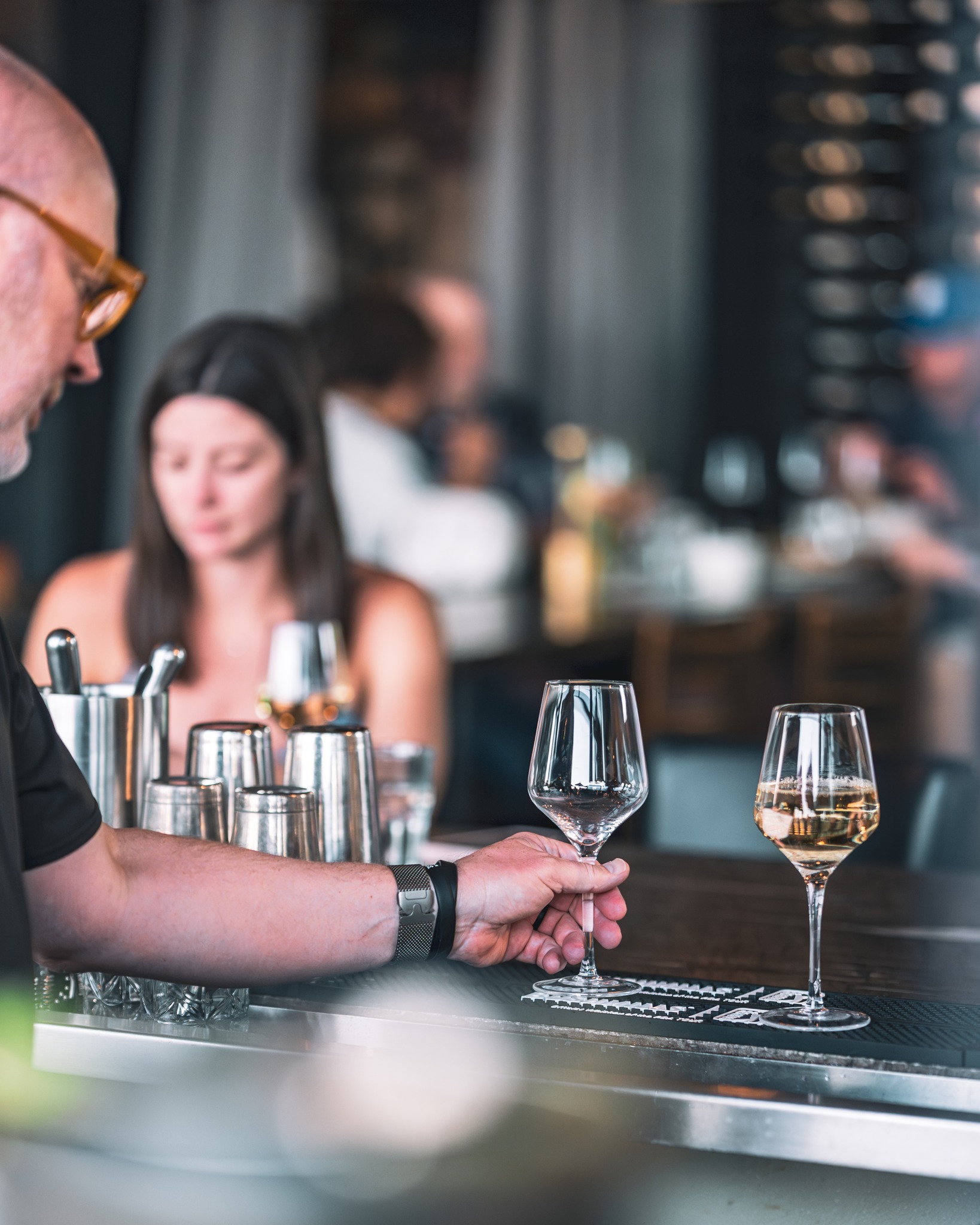 Trade your to-do list for a wine list. 🍷 Join us Monday through Friday and enjoy $8 glasses of house wine or Prosecco.
Check out the full Happy Hour menu and plan your visit @ the link in our bio.
#RavensView #Wine #WineBar #CaveCreek #CaveCreekHappyHour