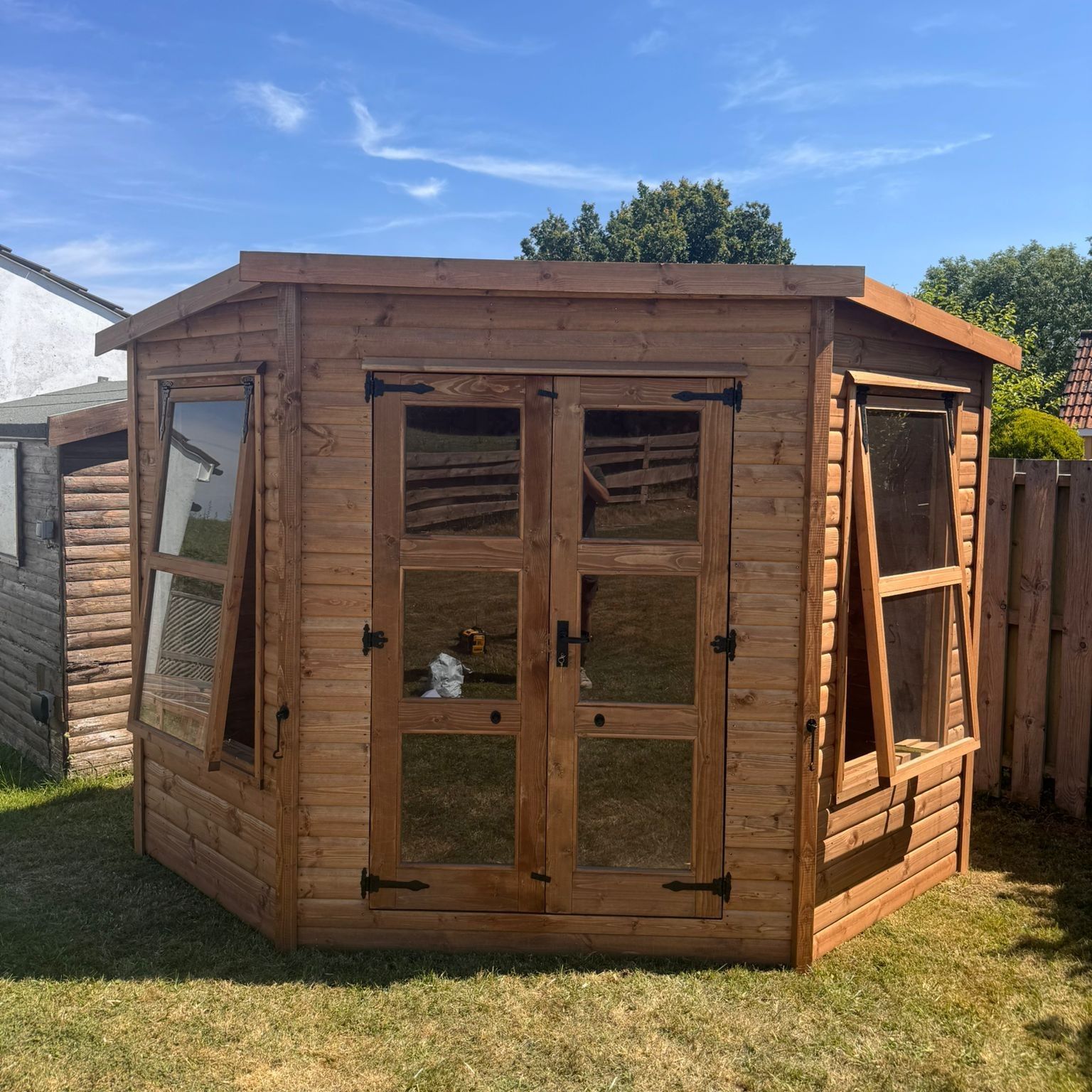In need of a place to chill out this summer?🌞
A Corner summerhouse might be perfect for you!
Contact us:
📞01935 891007
📨sales@halstocksheds.co.uk
🌐https://www.halstocksheds.co.uk/corner-summerhouses