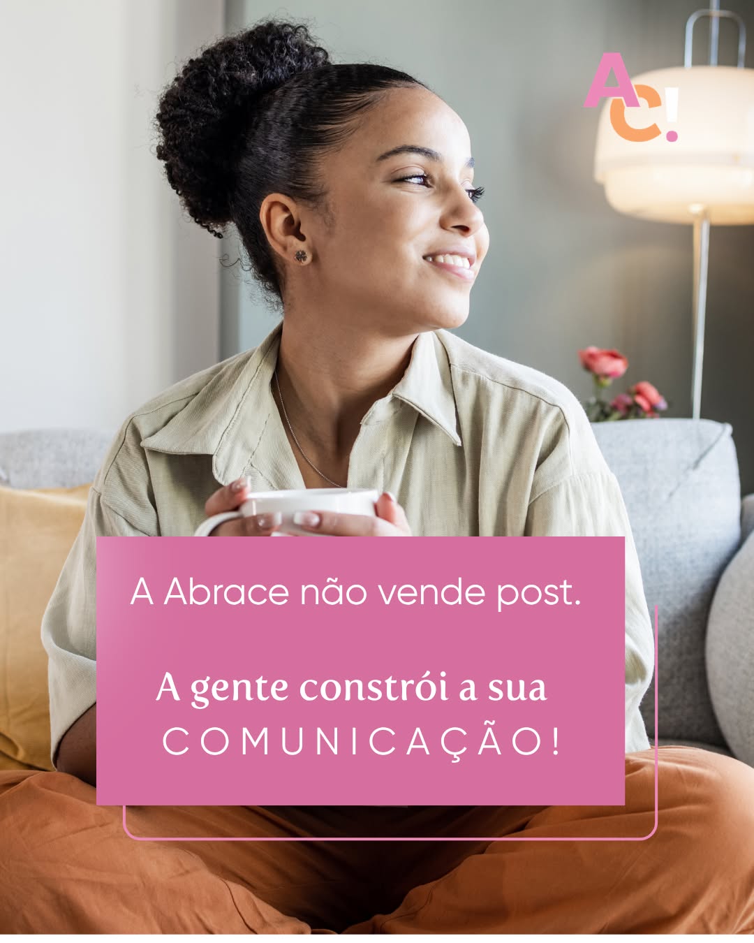 É uma diferença importante. E nem sempre fácil de explicar.
Vender post é entregar uma peça gráfica. Construir comunicação é entender quem é a marca, o que ela quer gerar e como cada publicação se encaixa nessa trajetória.
Na Abrace, o conteúdo nunca nasce do nada. Ele acontece da estratégia validada, do diagnóstico feito e do posicionamento definido.
Porque não adianta ter um feed bonito se ninguém entende o que você faz. Não vai mudar nada postar todo dia se o post não fala para a pessoa certa.
O nosso trabalho começa muito antes da arte!
Vem ser abraçada(o) por nós.
#abracecomunique #estratégiadecomunicação #agênciadecomunicação #saúde #clínicas