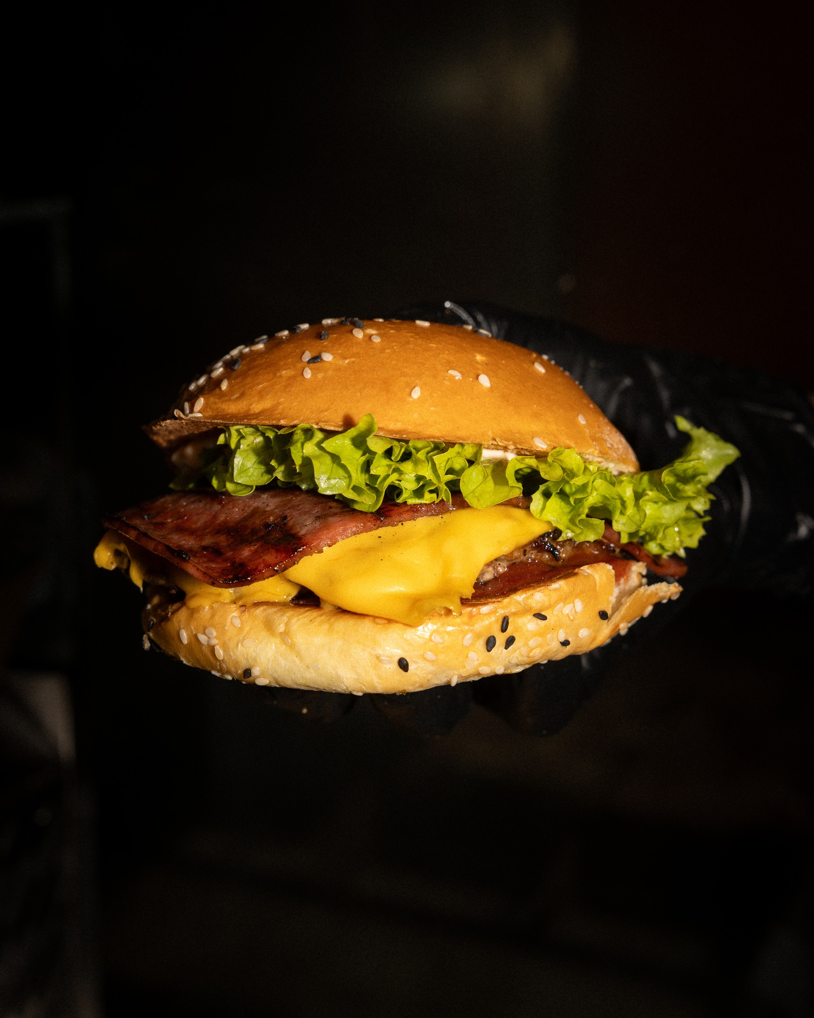 A fan favourite, with a charcoal BBQ scored maple beef rasher. The Signature Chubby satisfies those smokey cravings.
Order:
1x Signature Chubby
1x Loaded fries (check them out on our page)
#latenight #sydney #burgers #loadedfries #openlate