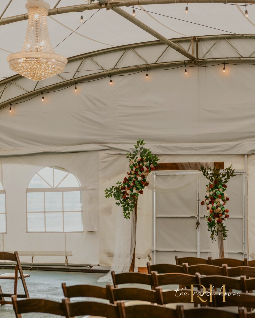 Our venue truly transforms to fit your style 🕯️
No matter your vision, we make every detail shine. Rustic or modern, vibrant or neutral, your celebration will always feel like you at the Ranch House.
Book your 2027 or 2028 date now ✨
#weddingdecor #weddinginspo #bridetobe #eventvenue #yyc