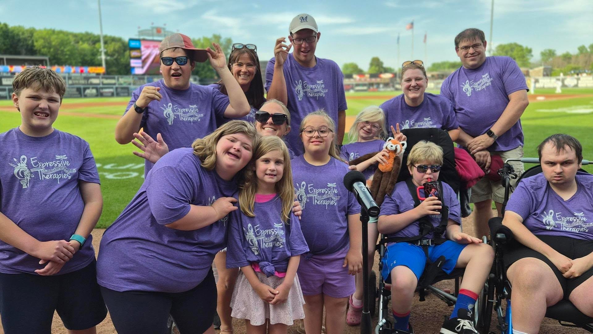 Shoutout to all our National Anthem participants at Friday night's Timber Rattler's game! You rocked it! ⚾
#nationalanthem #wisconsintimberrattlers #expressivetherapiesllc