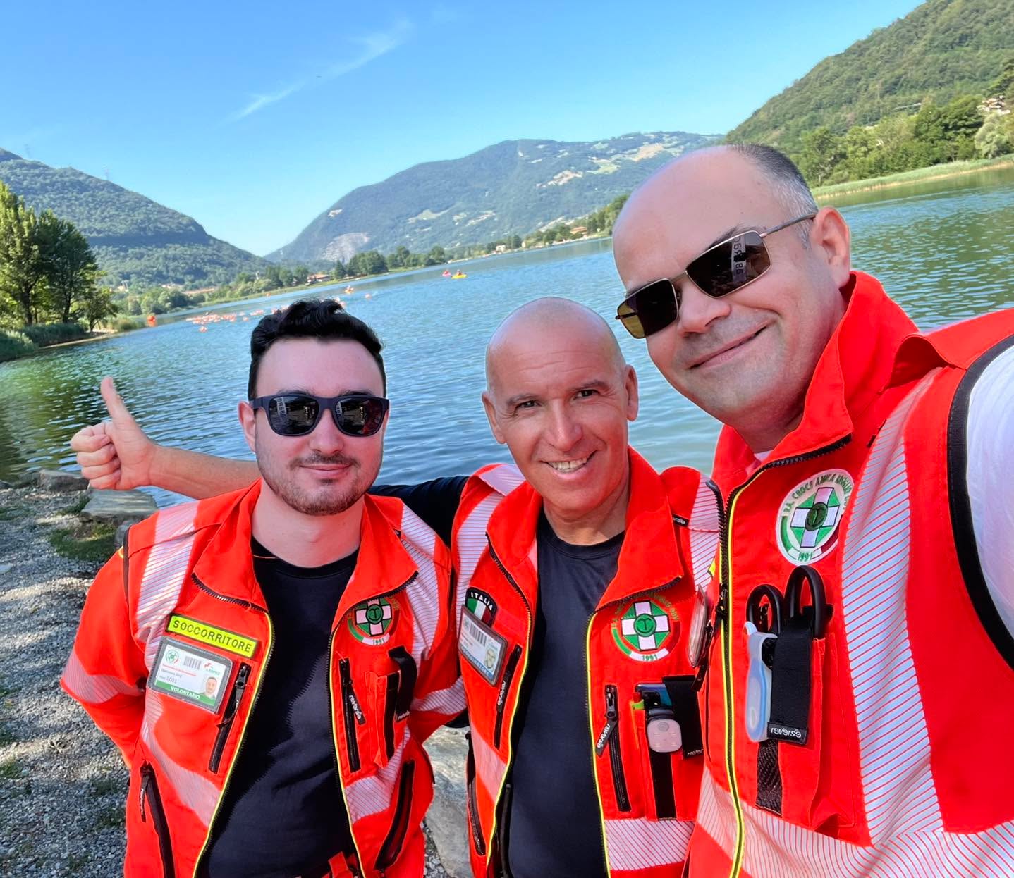 Oggi, oltre alle 3 ambulanze impegnate nel servizio 118 di emergenza urgenza sanitaria, siamo con una quarta ambulanza sul lago di Endine, al fianco di @abbracciamoli , per l’assistenza sanitaria alla pro SWIM RACE.
Un evento meraviglioso, nel quale decine di agonisti e amatori nuotano nel lago al fianco di chi ritorna alla vita dopo essere guarito dalla leucemia.
Urliamolo tutti insieme: Fuck Leukemia!
#cittadinanzaattiva #volontariato #insieme #croceamicabasiglio #nuoto #leucemia
@comune_basiglio