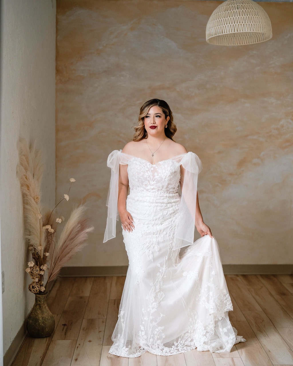 ✨ SAMPLE SALE SPOTLIGHT ✨
Meet Henley by Madison James 🤍
Romantic, flattering, and effortlessly elegant, Henley features a fitted silhouette with delicate floral lace, a soft sweetheart neckline, and dreamy off-the-shoulder tulle sleeves that make a statement from every angle. The sheer bodice adds just the right touch of modern romance, while the flowing train completes the bridal look.
Book your appointment before she is gone by clicking the link in our bio today!