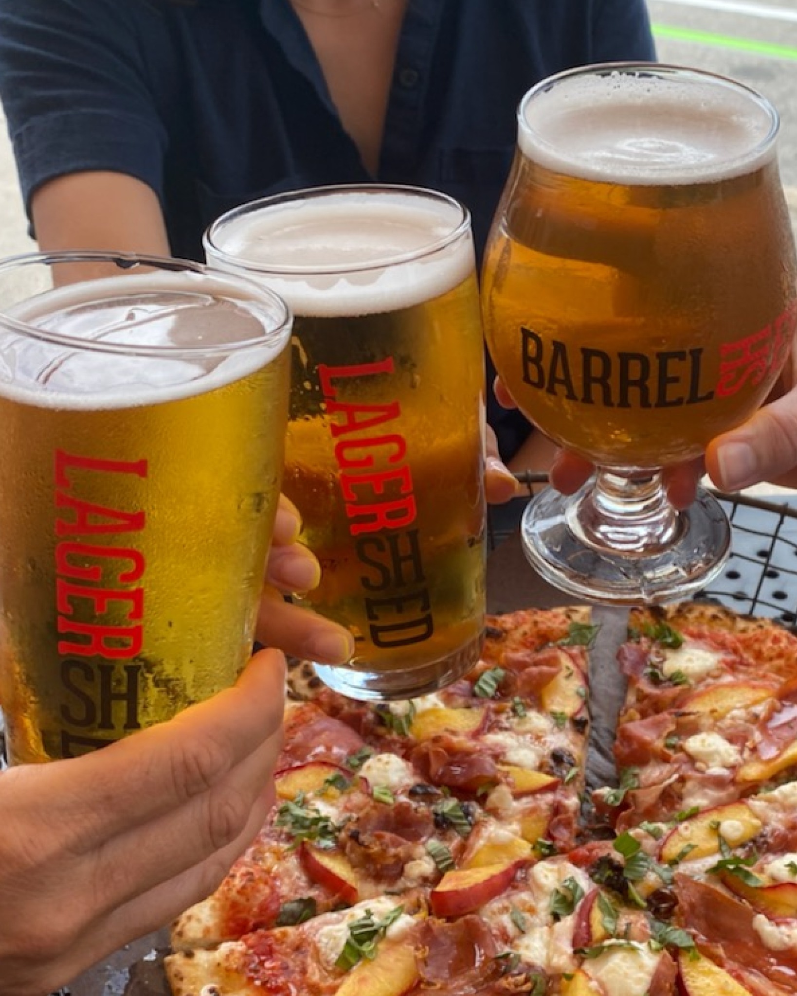 No reservations needed for a good time.
You bring the people. We'll bring the beer, the pizza and the patio. 🍻