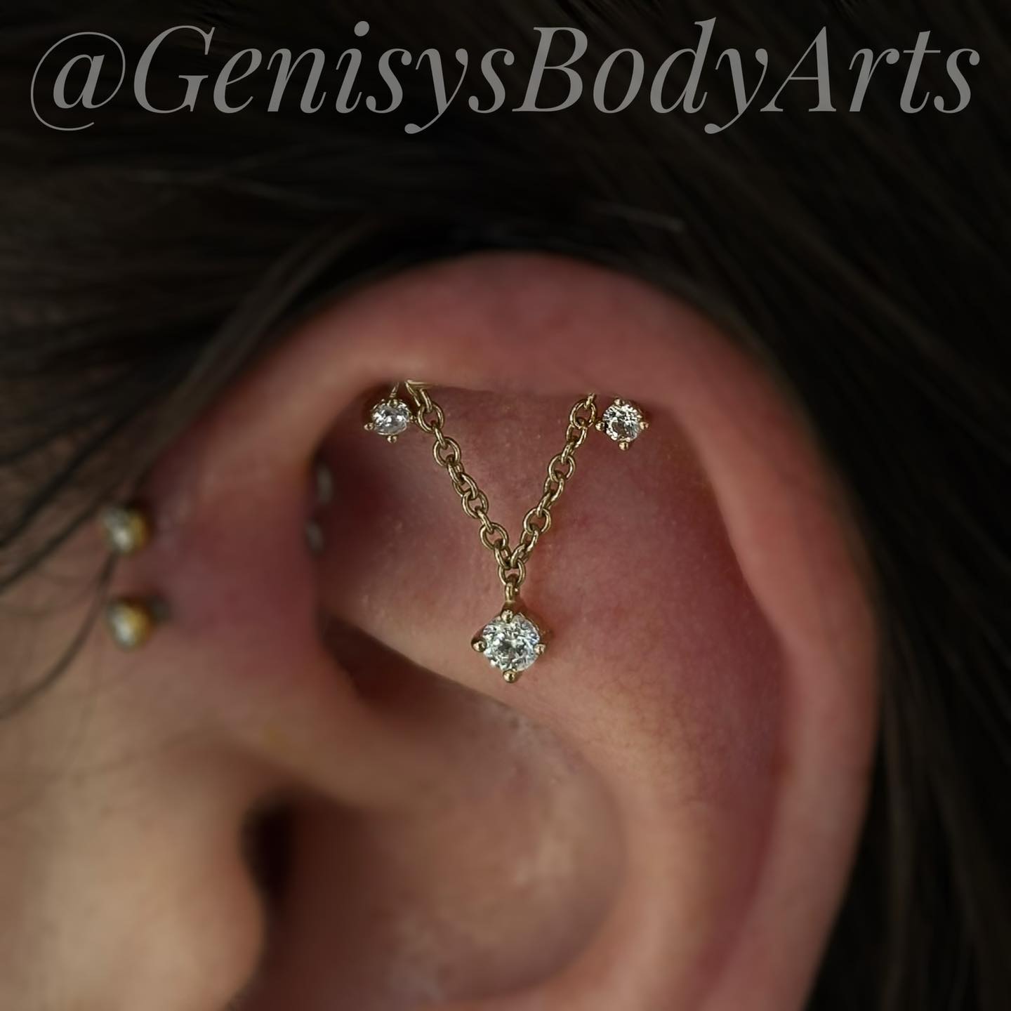 Stand out with your piercings. ✨
Do something sparkly and unique like this hidden helix. Though anatomy dependent, this piercing will be the statement your ear needed.
Stop into the studio and let’s style you up!
#hiddenhelix #helixpiercing #newpiercing #pittsburghpiercing #genisysbodyarts