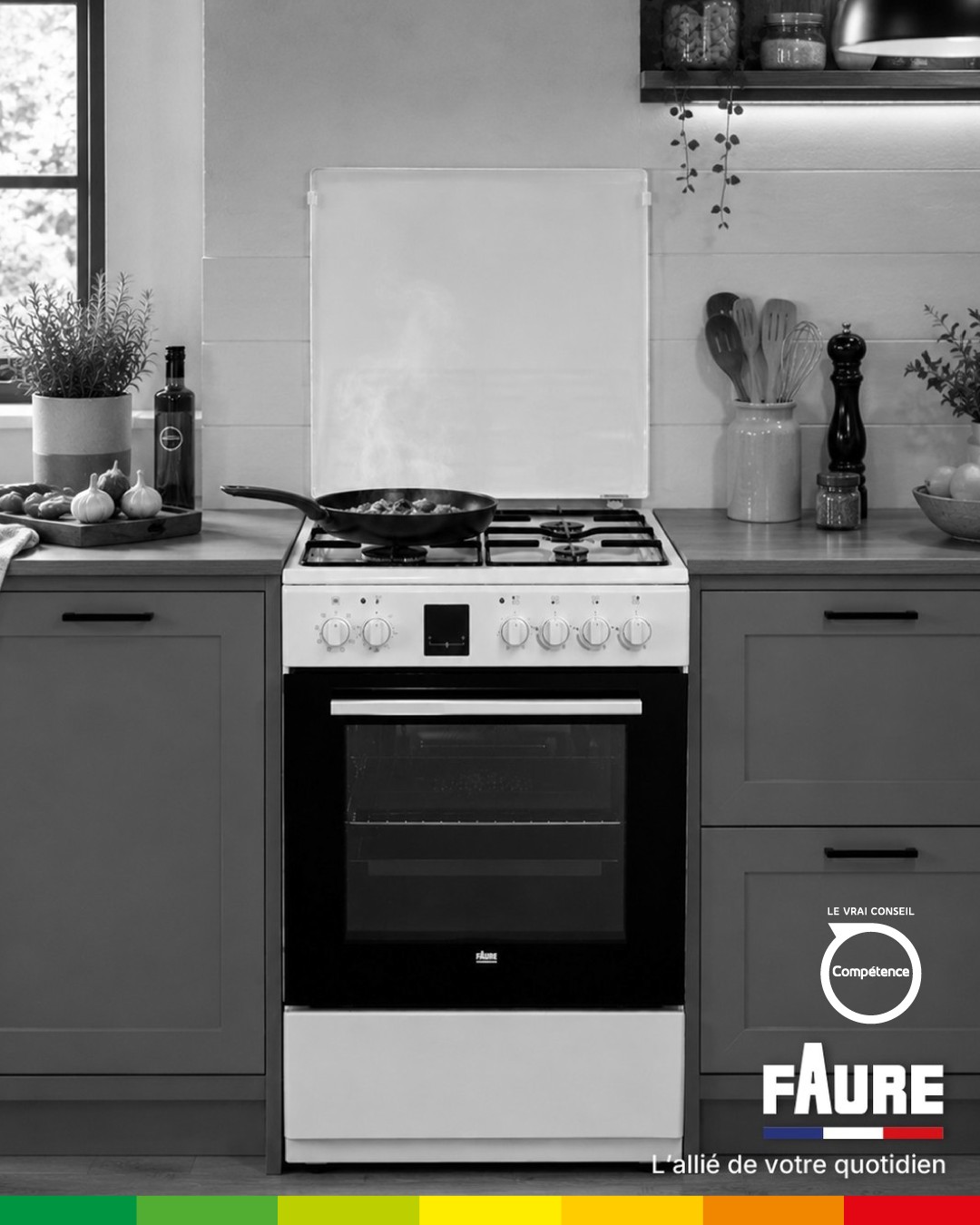 Il suffit parfois d’un parfum pour faire resurgir un souvenir.
Celui d’un gâteau tout juste sorti du four, d’un plat qui mijote doucement dans la cuisine ou d’une recette familiale que l’on prépare presque les yeux fermés, tant les gestes sont ancrés dans la mémoire.
La cuisine est bien plus qu’une pièce de la maison. C’est un lieu de partage, de transmission et de convivialité. On s’y retrouve pour raconter sa journée, rire ensemble ou imaginer les projets de demain.
Au cœur de ces instants, la cuisinière Faure trouve naturellement sa place. Discrète mais essentielle, elle accompagne le quotidien et participe à la création de ces moments qui comptent.
Car cuisiner ne se résume pas à préparer un repas. C’est rassembler, transmettre, prendre soin de ses proches et faire vivre son foyer.
Depuis 165 ans, Faure est présente aux côtés des familles avec une même ambition : proposer des équipements fiables, authentiques et conçus pour durer.
Retrouvez toute la gamme Faure dans vos magasins Compétence.
#Faure #Électroménager #Cuisinière #Cuisine #MarqueFrançaise #Fiabilité #Authenticité #Compétence