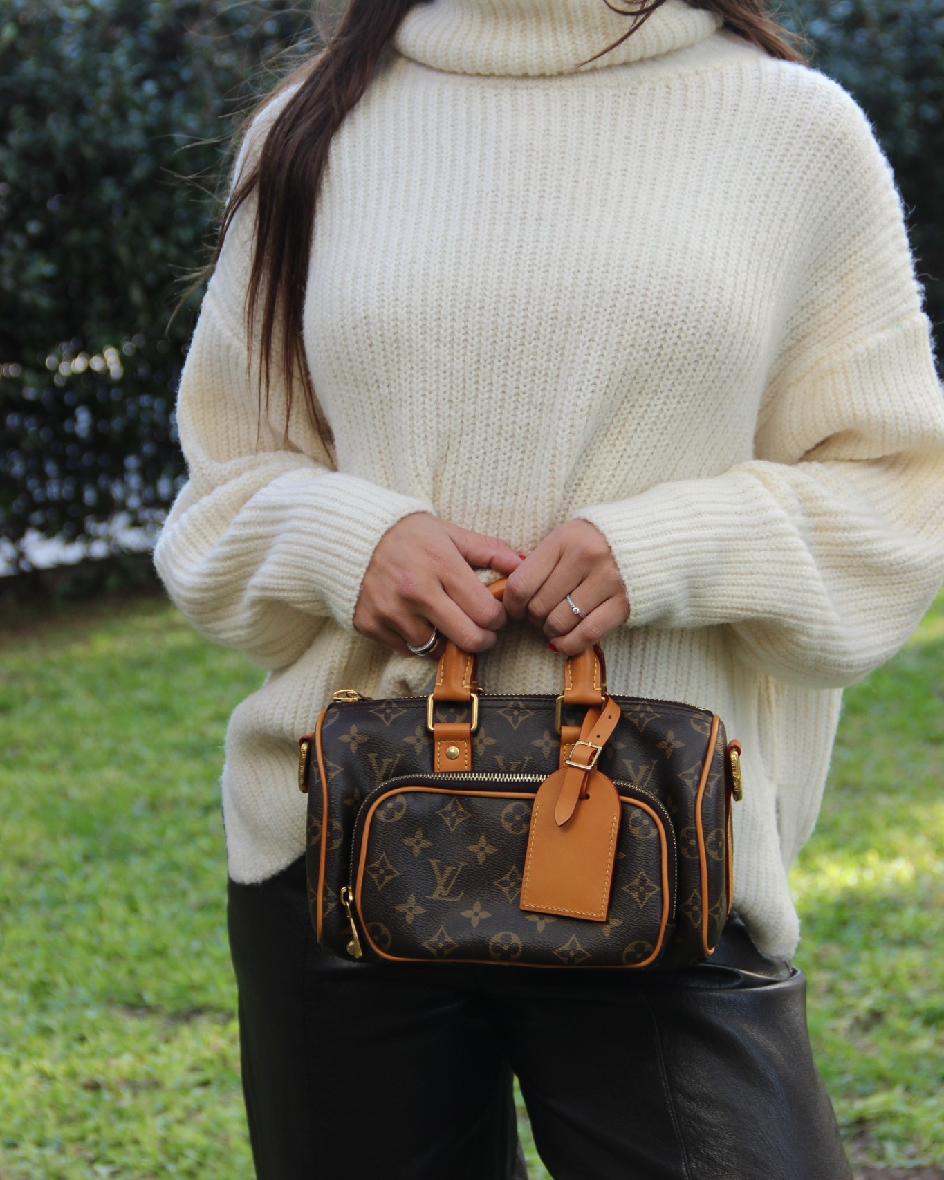 Una pieza que combina practicidad y diseño en un formato ideal para acompañarte todos los días ✨Descubrila en nuestro showroom y conocé todos los nuevos ingresos.
No somos socios comerciales de las marcas consignadas.
#louisvuitton #thecircleboutique #secondhand #luxurybags