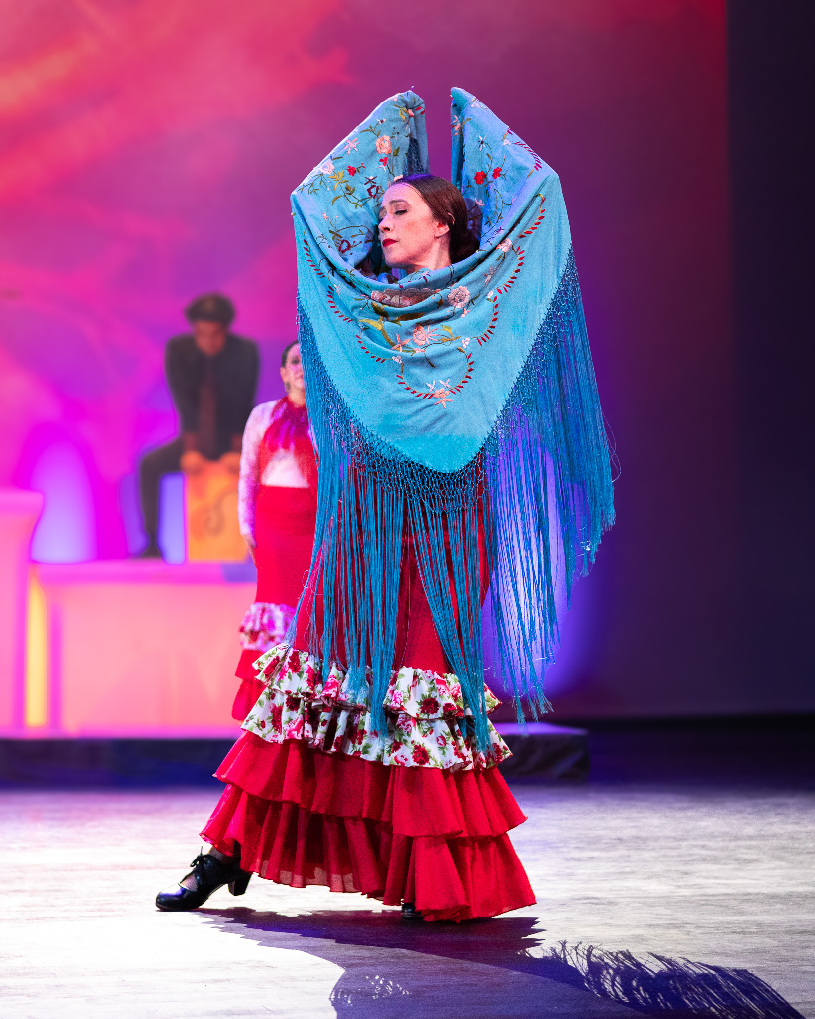 Hay cosas que solo se aprenden frente al público. 💃🏻
Por más horas de ensayo que existan, la experiencia de presentarse en un teatro forma parte esencial de la preparación de cualquier bailaor. ✨
En nuestra escuela creemos que la formación debe ir más allá de las clases, por eso nuestras alumnas tienen la oportunidad de vivir el escenario como parte de su proceso de aprendizaje. 🌟
❤️🔥 Escríbenos para agendar tu clase prueba y comienza a bailar flamenco.
📲 WhatsApp: 55 1907 6640
📍 Amores 1021, Col. Del Valle, CDMX
--
#flamencocdmx #baileflamenco #escueladeflamenco #clasesdeflamenco #flamencomexico