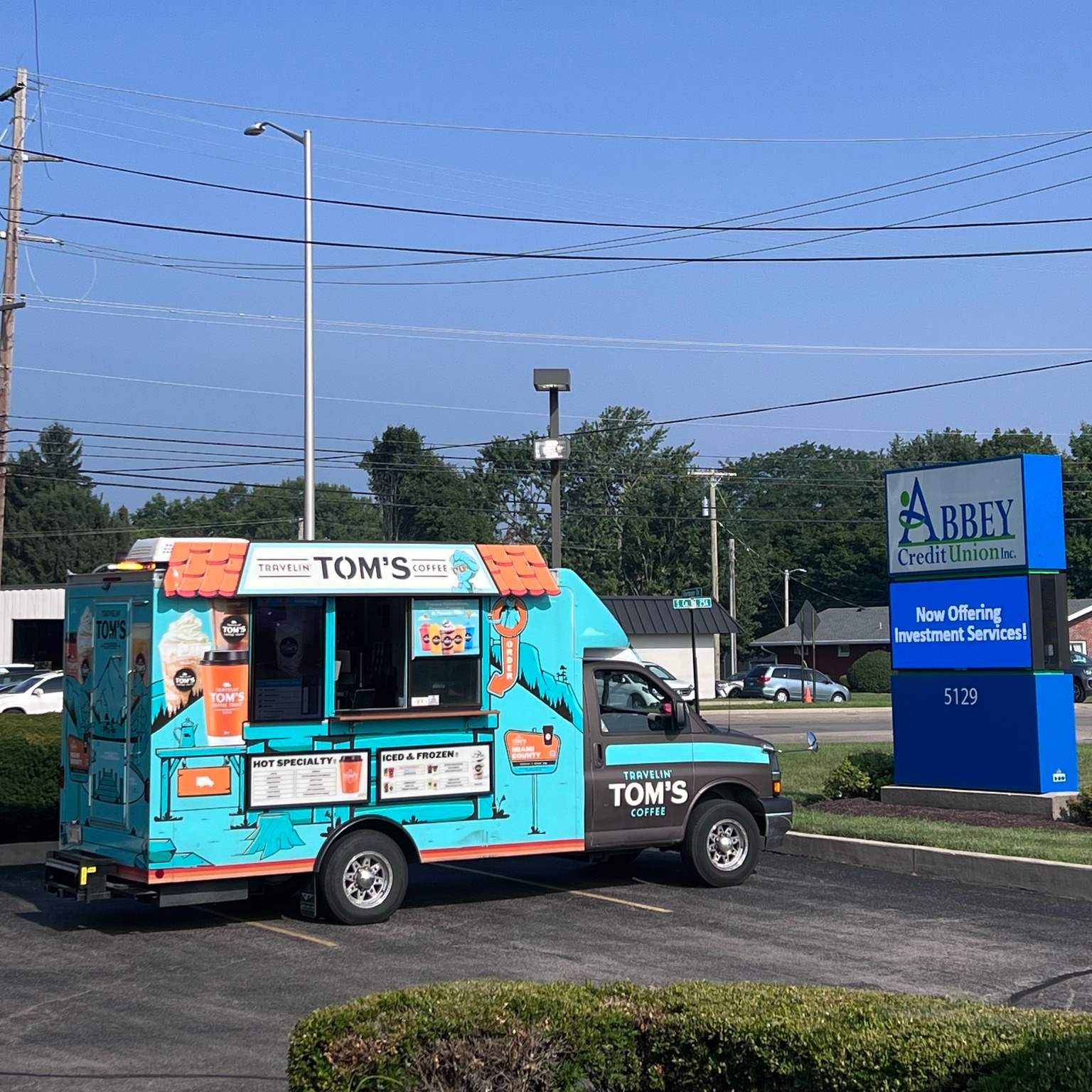 Travelin' Tom's Coffee of Miami County is stopping by two of our branches this week! Grab a coffee at our Tipp City branch Monday through Thursday, or our Vandalia branch Tuesday through Thursday. Both run 7 to 10am. Come say hi! โ๐