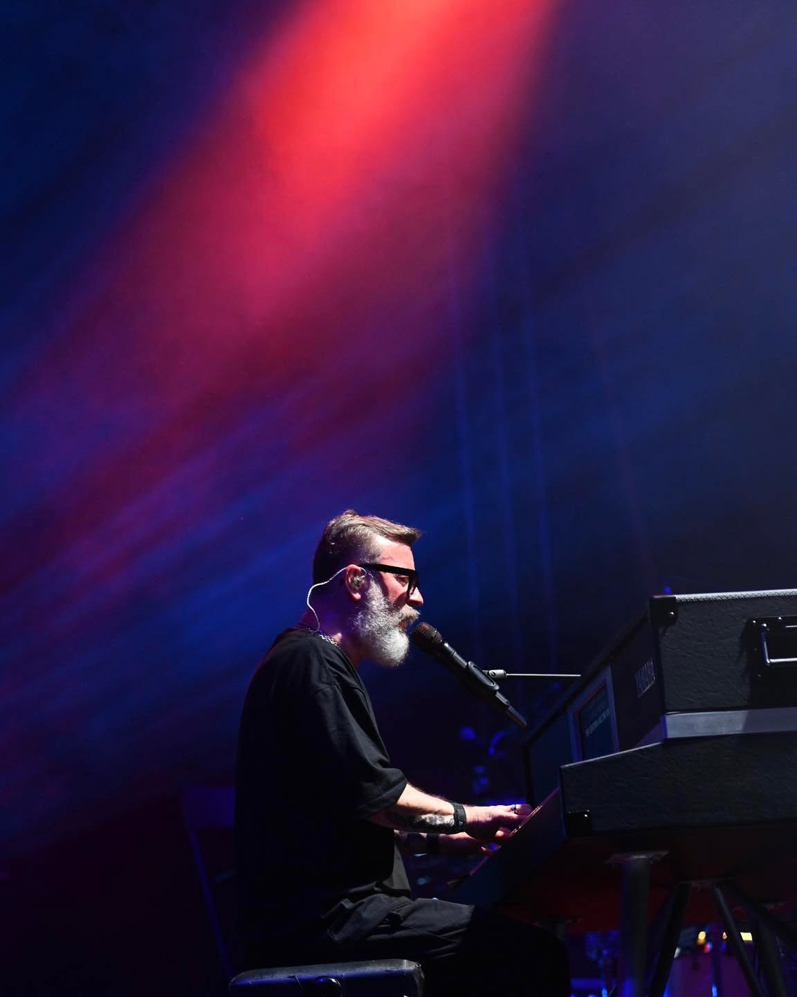 Dopo le splendide serate al @piacenzasummercult e a Troia, oggi si riparte per un'altra serata di musica ed emozioni.
Este, a stasera! 💜
ph @elisaliguorifotografa
#MarcoMasini #LIVE2026
@friendsandpartners @momyrecords @concerto.official @birindelliauto